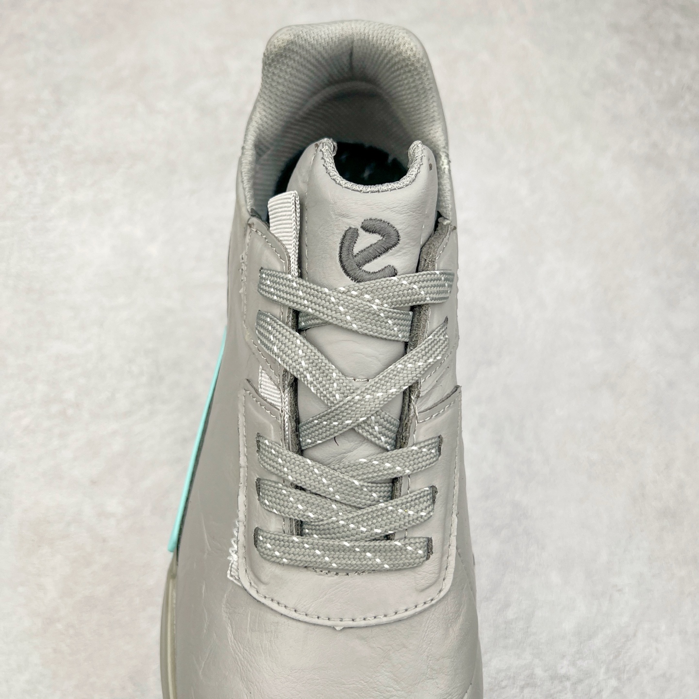 图片[5]-Ecco爱步男鞋新款运动鞋 跑鞋厚底增高老爹鞋 驱动系列全新款式 拼色拼接鞋面 时尚有型 牛皮与纺织品拼接 脚感舒适 出街有型 贴心套脚系带设计 舒适包裹双足 柔软细腻，亲肤透气 以摩托车粗犷胎纹为灵感 PU大底提供牵引性和支撑性 耐磨防滑提升稳定性 轻盈鞋底 舒适耐穿 户外出行 肆意洒脱 尺码：38 39 40 41 42 43 44（皮鞋码）-选品中心