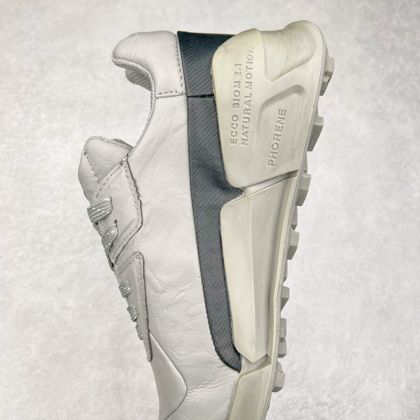 图片[7]-Ecco爱步男鞋新款运动鞋 跑鞋厚底增高老爹鞋 驱动系列全新款式 拼色拼接鞋面 时尚有型 牛皮与纺织品拼接 脚感舒适 出街有型 贴心套脚系带设计 舒适包裹双足 柔软细腻，亲肤透气 以摩托车粗犷胎纹为灵感 PU大底提供牵引性和支撑性 耐磨防滑提升稳定性 轻盈鞋底 舒适耐穿 户外出行 肆意洒脱 尺码：38 39 40 41 42 43 44（皮鞋码）-选品中心