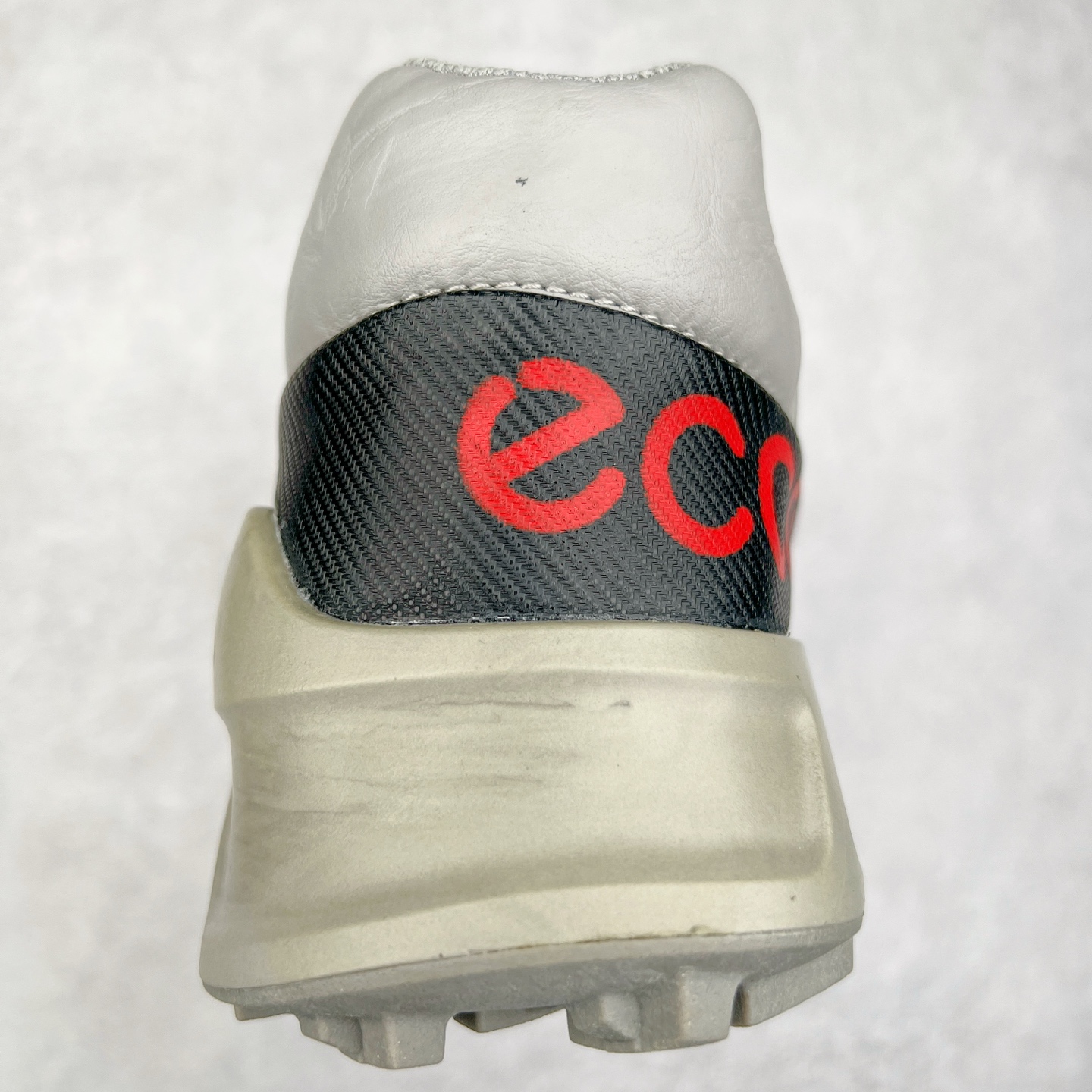 图片[8]-Ecco爱步男鞋新款运动鞋 跑鞋厚底增高老爹鞋 驱动系列全新款式 拼色拼接鞋面 时尚有型 牛皮与纺织品拼接 脚感舒适 出街有型 贴心套脚系带设计 舒适包裹双足 柔软细腻，亲肤透气 以摩托车粗犷胎纹为灵感 PU大底提供牵引性和支撑性 耐磨防滑提升稳定性 轻盈鞋底 舒适耐穿 户外出行 肆意洒脱 尺码：38 39 40 41 42 43 44（皮鞋码）-选品中心