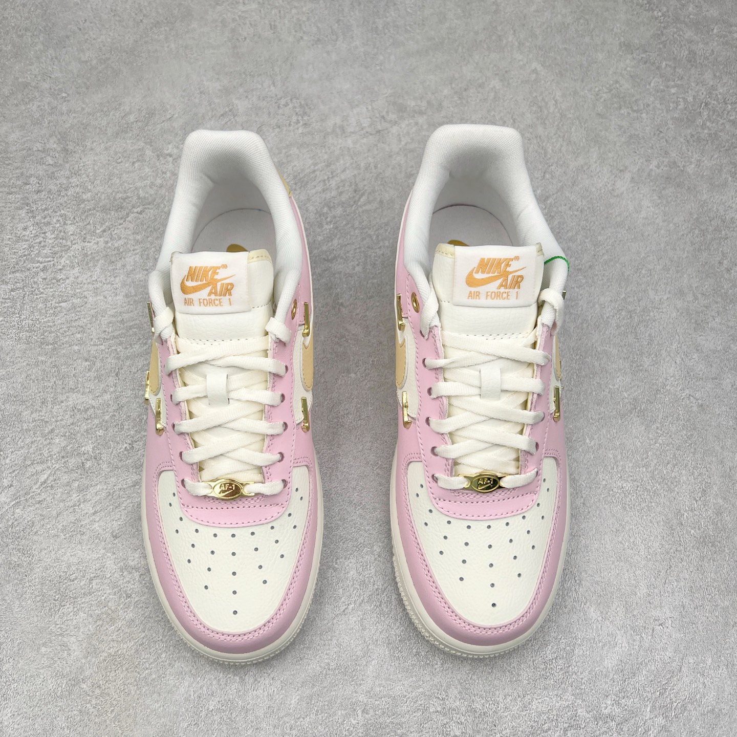 图片[2]-NK Air Force 1´07 Low 空军一号低帮百搭休闲运动板鞋 SJ6698-025 柔软、弹性十足的缓震性能和出色的中底设计 横跨复古与现代的外型结合 造就出风靡全球 三十多年的Force 1 直到今天还深受青睐 尺码：36 36.5 37.5 38 38.5 39 40 40.5 41 42 42.5 43 44 44.5 45-选品中心