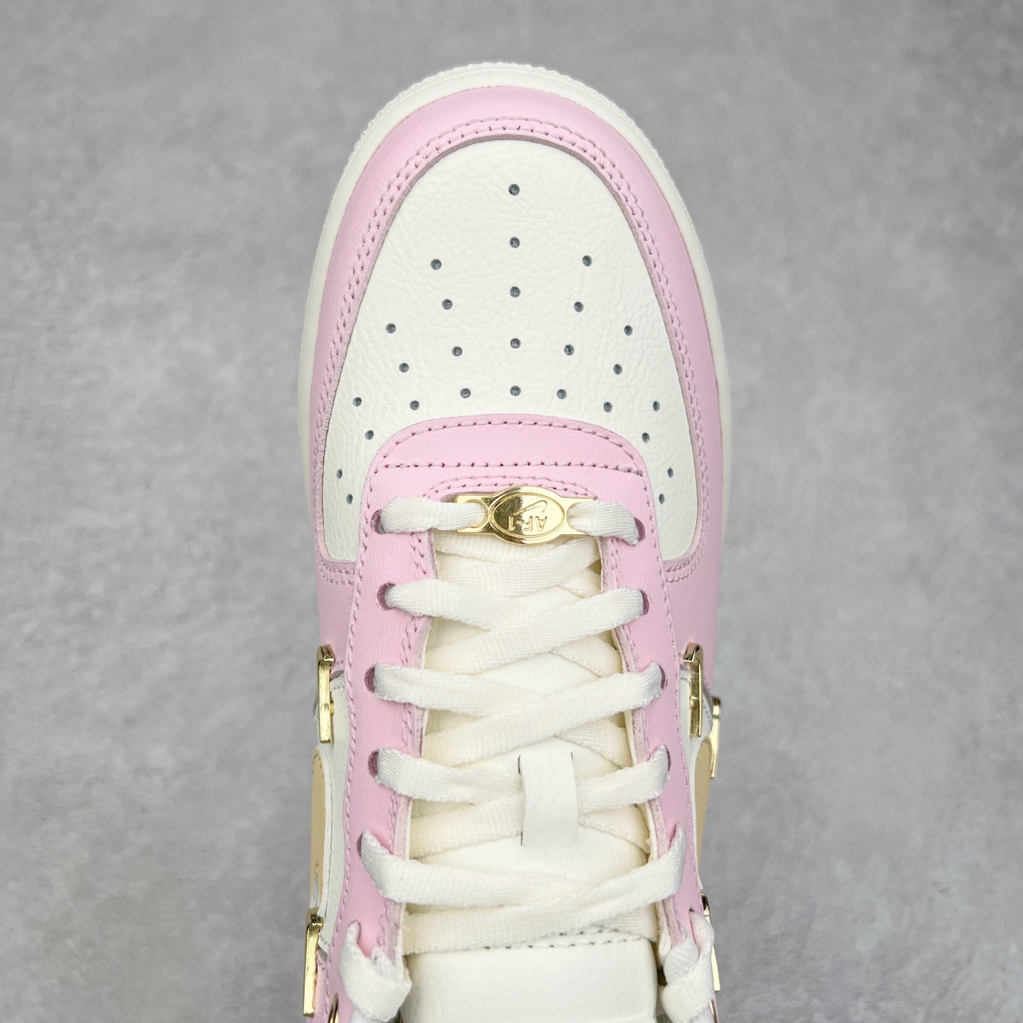 图片[4]-NK Air Force 1´07 Low 空军一号低帮百搭休闲运动板鞋 SJ6698-025 柔软、弹性十足的缓震性能和出色的中底设计 横跨复古与现代的外型结合 造就出风靡全球 三十多年的Force 1 直到今天还深受青睐 尺码：36 36.5 37.5 38 38.5 39 40 40.5 41 42 42.5 43 44 44.5 45-选品中心