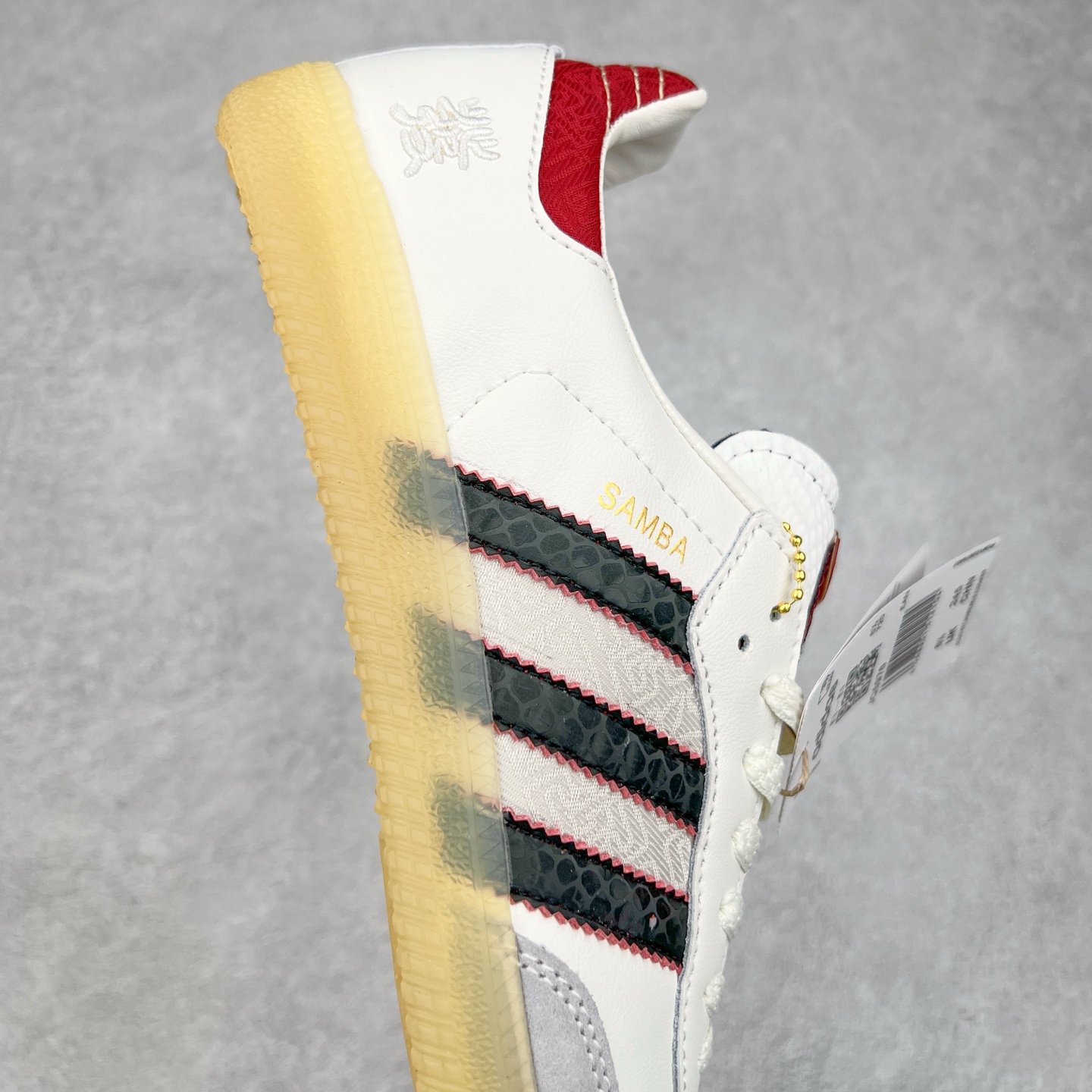 图片[6]-AD Original Samba OG 复古经典轻便板鞋 JQ5976 这款桑巴鞋展示了高质量的工艺 带有装饰的超锁缝制和无缝的手感 柔软、柔软的皮革造型和标志性的3条纹完成了精致的外观 正规合身鞋带 鞋面上有绒面鞋垫 橡胶鞋底 享受正畸套筒软感 自50年代首次亮相以来就一直在赢得粉丝的青睐 尺码：36 36.5 37.5 38 38.5 39 40 40.5 41 42 42.5 43 44 44.5 45-选品中心