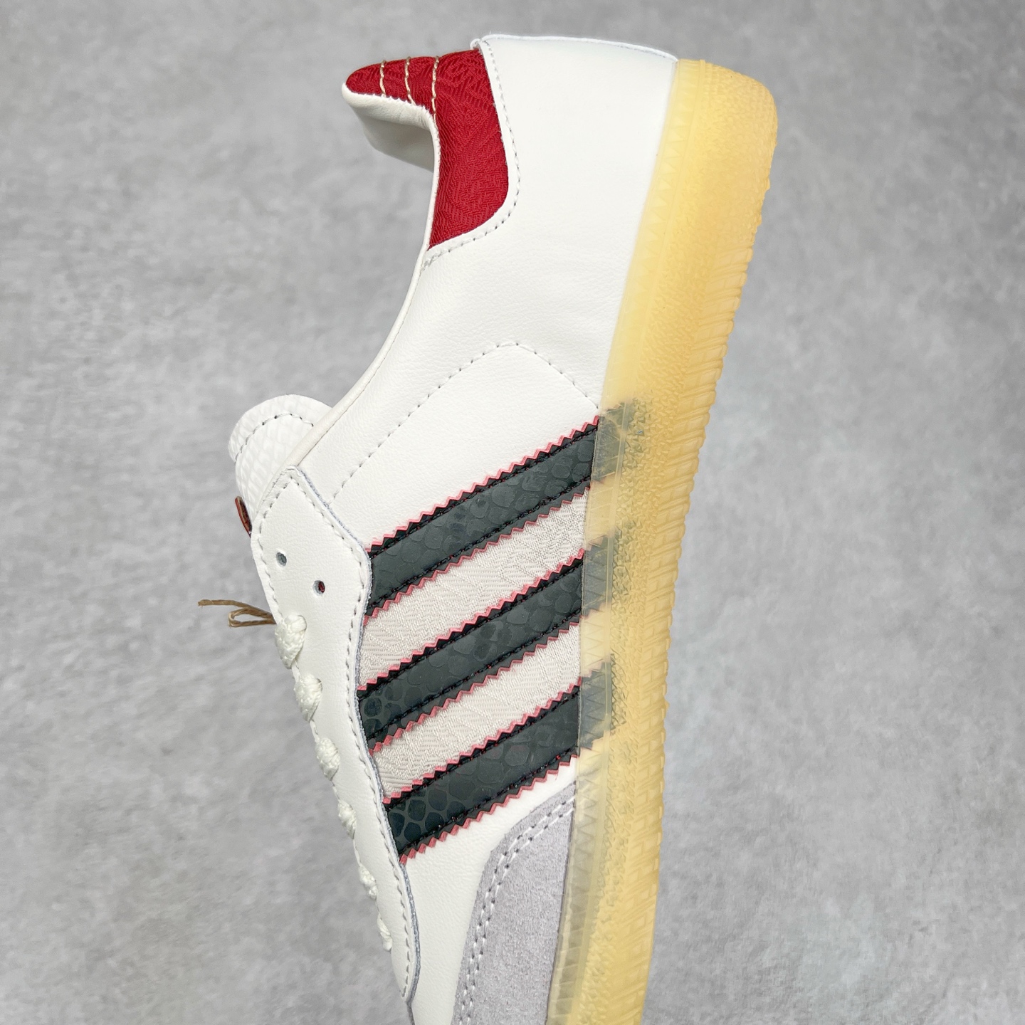 图片[7]-AD Original Samba OG 复古经典轻便板鞋 JQ5976 这款桑巴鞋展示了高质量的工艺 带有装饰的超锁缝制和无缝的手感 柔软、柔软的皮革造型和标志性的3条纹完成了精致的外观 正规合身鞋带 鞋面上有绒面鞋垫 橡胶鞋底 享受正畸套筒软感 自50年代首次亮相以来就一直在赢得粉丝的青睐 尺码：36 36.5 37.5 38 38.5 39 40 40.5 41 42 42.5 43 44 44.5 45-选品中心