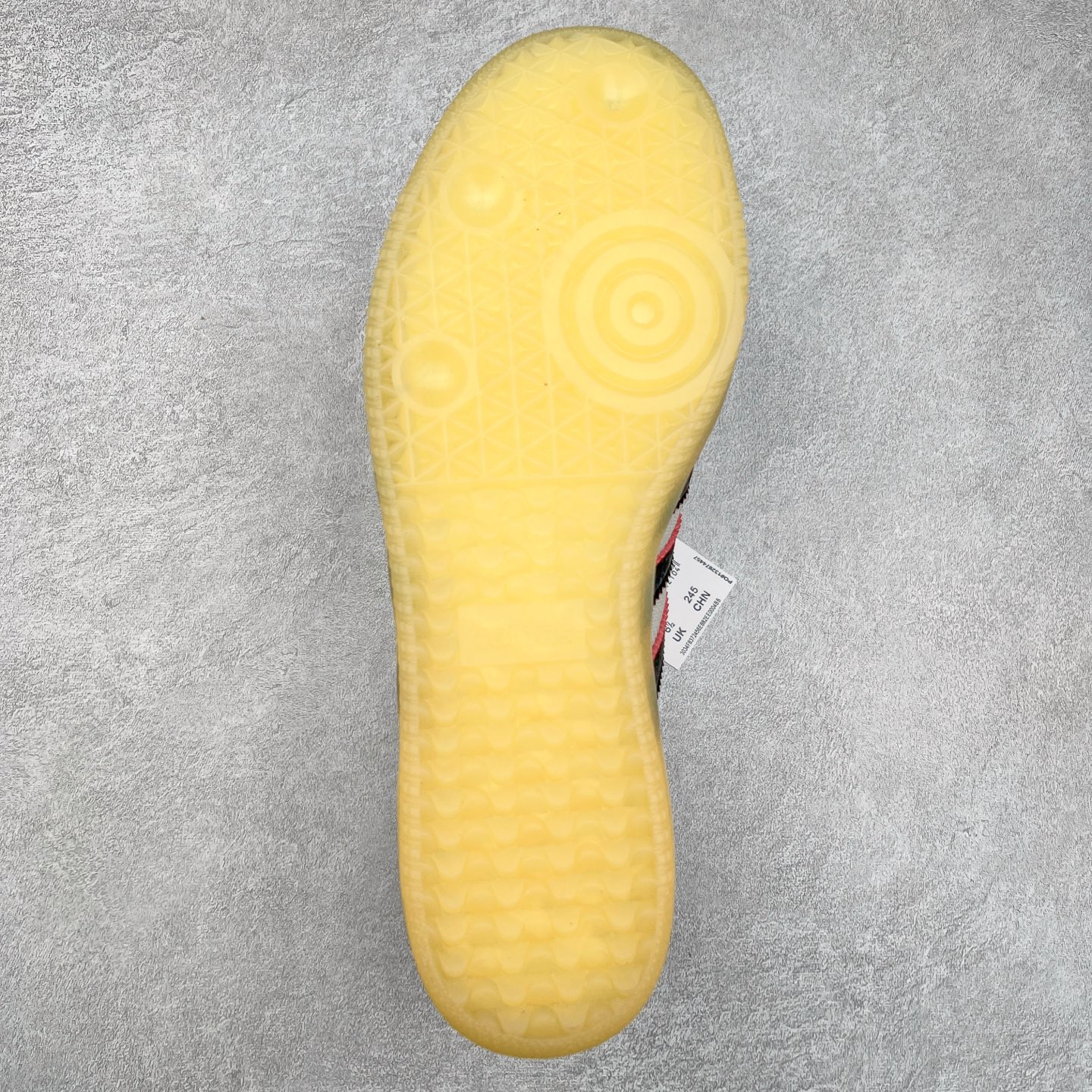 图片[9]-AD Original Samba OG 复古经典轻便板鞋 JQ5976 这款桑巴鞋展示了高质量的工艺 带有装饰的超锁缝制和无缝的手感 柔软、柔软的皮革造型和标志性的3条纹完成了精致的外观 正规合身鞋带 鞋面上有绒面鞋垫 橡胶鞋底 享受正畸套筒软感 自50年代首次亮相以来就一直在赢得粉丝的青睐 尺码：36 36.5 37.5 38 38.5 39 40 40.5 41 42 42.5 43 44 44.5 45-选品中心