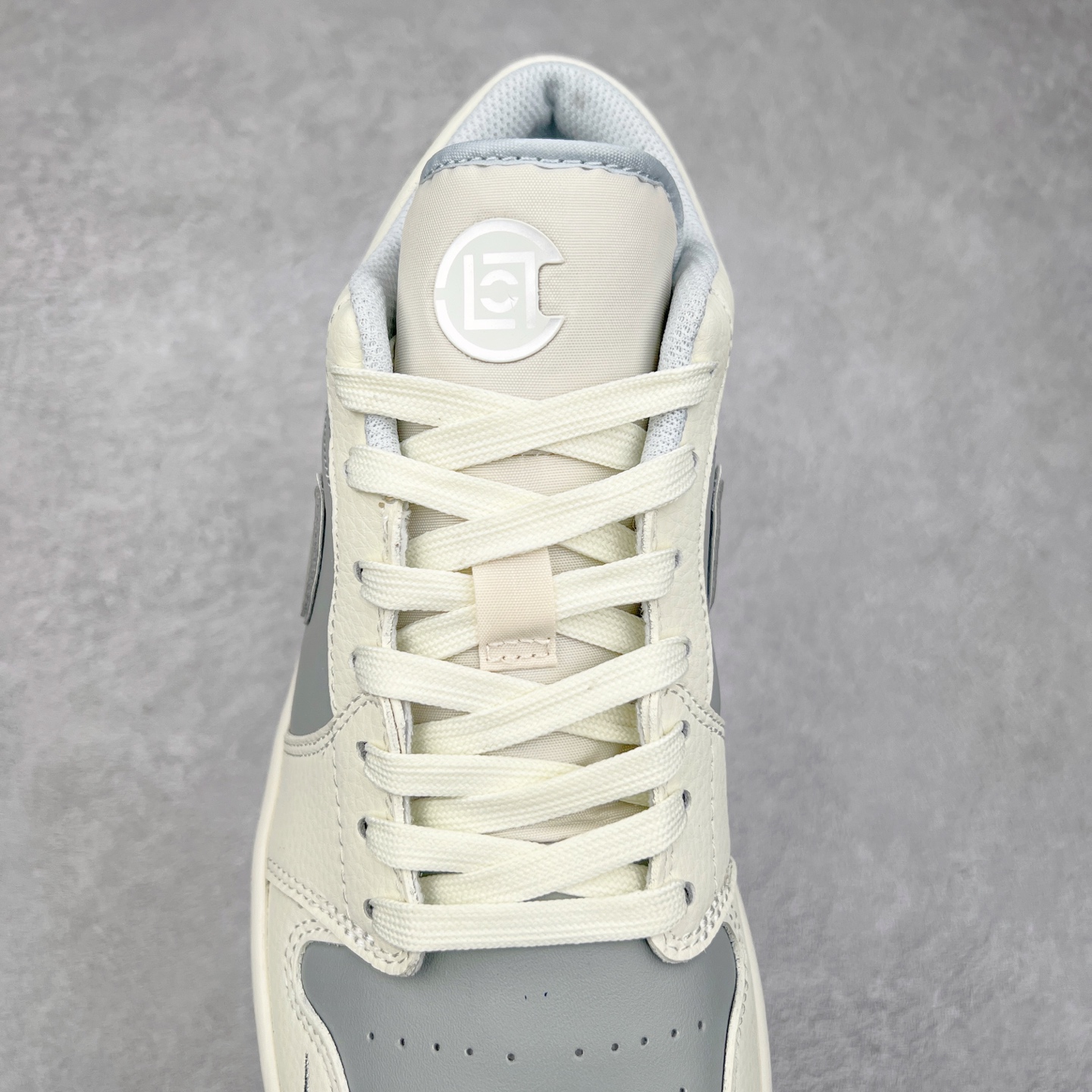 图片[5]-Air Jordan AJ1 Low 低帮定制 DC2024-024 原厂内置气垫魔块 A模大底 头层小牛皮 鞋舌AJ原厂专用牛津布+AJ专用反口珍珠布+原厂无杂质高弹内里海棉+特殊封边弹力鞋带 尺码：36 36.5 37.5 38 38.5 39 40 40.5 41 42 42.5 43 44 44.5 45 46 47.5-选品中心