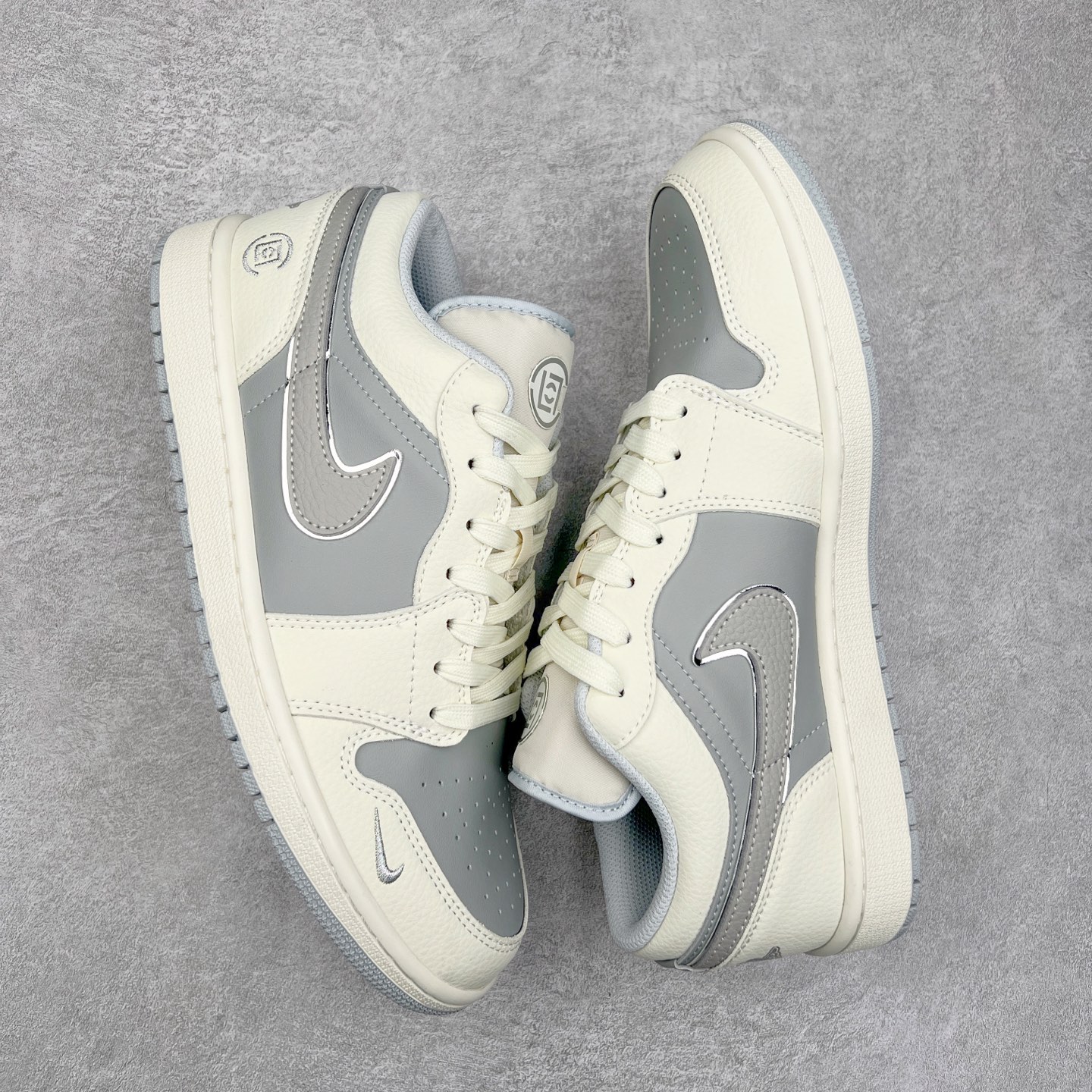 图片[3]-Air Jordan AJ1 Low 低帮定制 DC2024-024 原厂内置气垫魔块 A模大底 头层小牛皮 鞋舌AJ原厂专用牛津布+AJ专用反口珍珠布+原厂无杂质高弹内里海棉+特殊封边弹力鞋带 尺码：36 36.5 37.5 38 38.5 39 40 40.5 41 42 42.5 43 44 44.5 45 46 47.5-选品中心