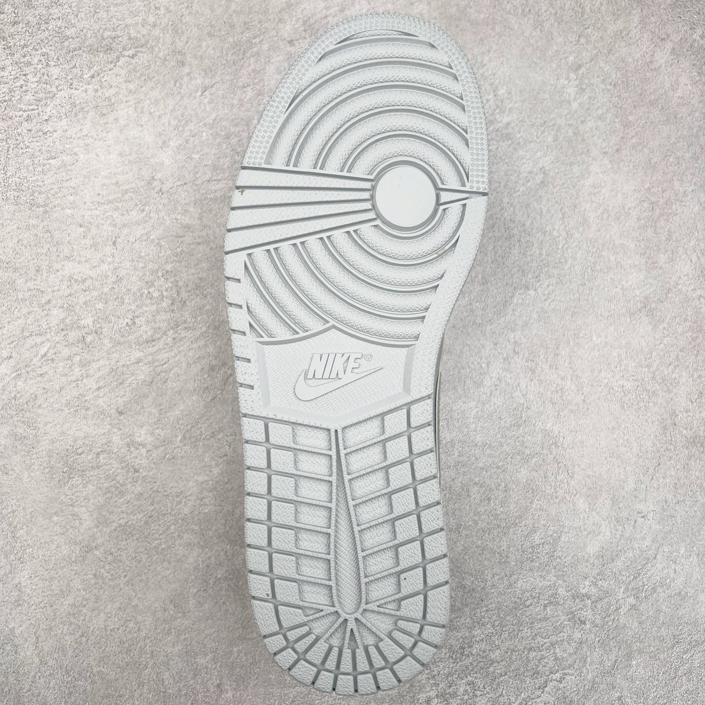 图片[9]-Air Jordan AJ1 Low 低帮定制 DC2024-024 原厂内置气垫魔块 A模大底 头层小牛皮 鞋舌AJ原厂专用牛津布+AJ专用反口珍珠布+原厂无杂质高弹内里海棉+特殊封边弹力鞋带 尺码：36 36.5 37.5 38 38.5 39 40 40.5 41 42 42.5 43 44 44.5 45 46 47.5-选品中心