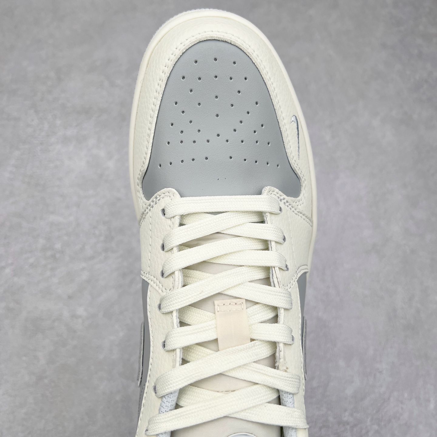 图片[4]-Air Jordan AJ1 Low 低帮定制 DC2024-024 原厂内置气垫魔块 A模大底 头层小牛皮 鞋舌AJ原厂专用牛津布+AJ专用反口珍珠布+原厂无杂质高弹内里海棉+特殊封边弹力鞋带 尺码：36 36.5 37.5 38 38.5 39 40 40.5 41 42 42.5 43 44 44.5 45 46 47.5-选品中心