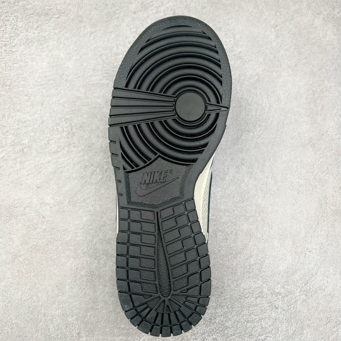 图片[9]-NK Dunk Low 定制配色 DJ2024-123 大厂出品 极力推荐 原装头层材料 独家版型蒸餾加工帶來的是更好的视觉和脚感体验大厂纯原品质出货 清洁度 电绣工艺 皮料切割干净无任何毛边 细节完美 尺码：36 36.5 37.5 38 38.5 39 40 40.5 41 42 42.5 43 44 44.5 45-选品中心