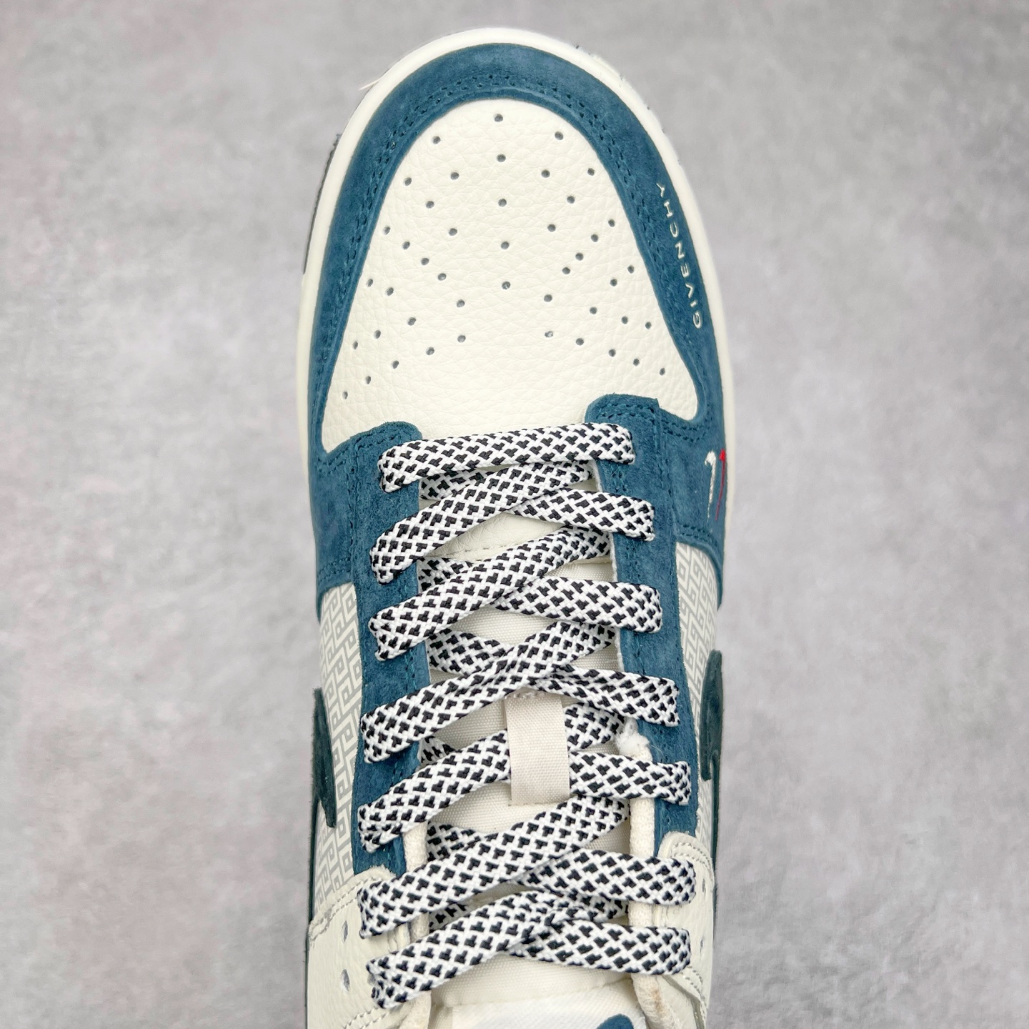 图片[4]-NK Dunk Low 定制配色 DJ2024-123 大厂出品 极力推荐 原装头层材料 独家版型蒸餾加工帶來的是更好的视觉和脚感体验大厂纯原品质出货 清洁度 电绣工艺 皮料切割干净无任何毛边 细节完美 尺码：36 36.5 37.5 38 38.5 39 40 40.5 41 42 42.5 43 44 44.5 45-选品中心