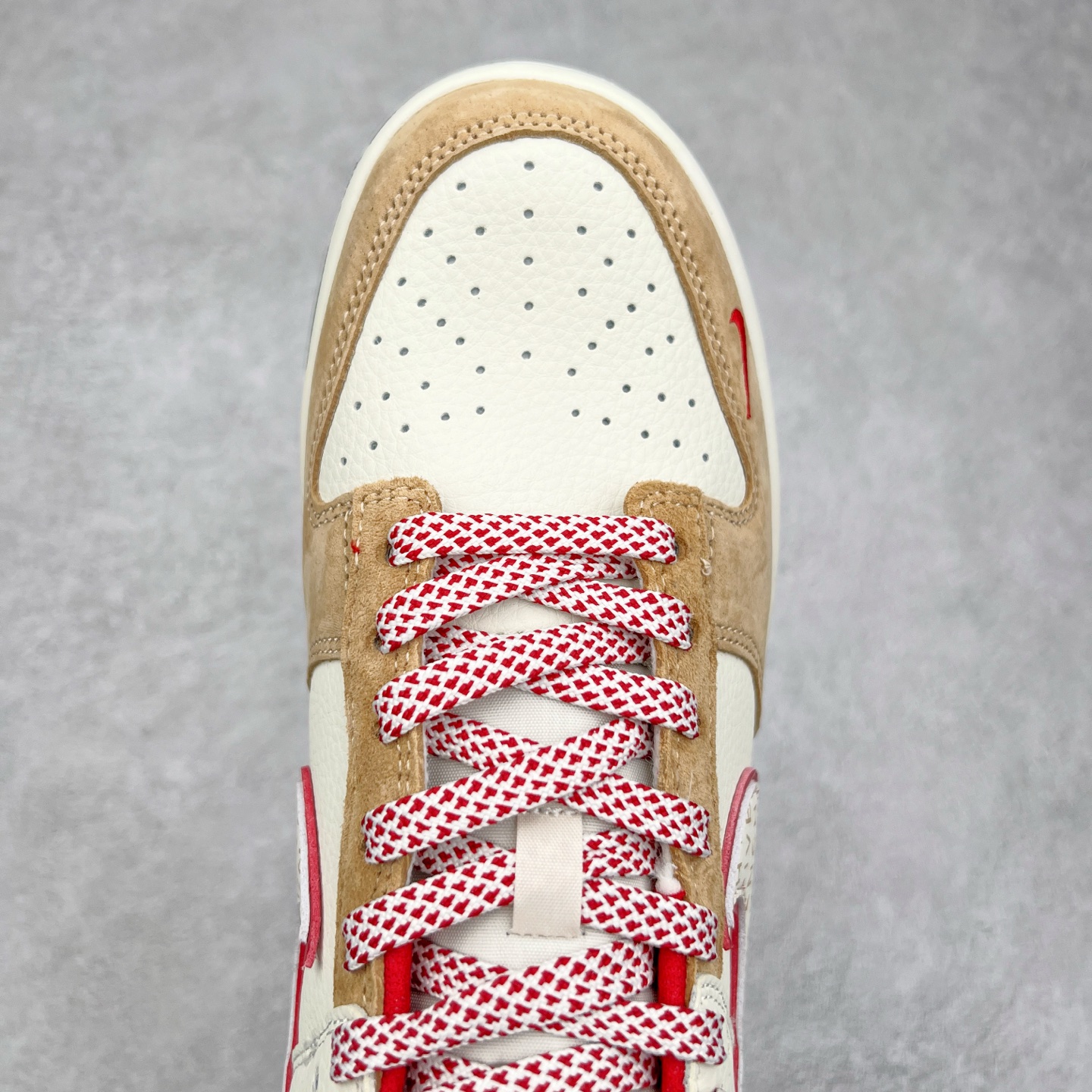 图片[4]-NK Dunk Low 定制配色 DJ2024-119 大厂出品 极力推荐 原装头层材料 独家版型蒸餾加工帶來的是更好的视觉和脚感体验大厂纯原品质出货 清洁度 电绣工艺 皮料切割干净无任何毛边 细节完美 尺码：36 36.5 37.5 38 38.5 39 40 40.5 41 42 42.5 43 44 44.5 45-选品中心