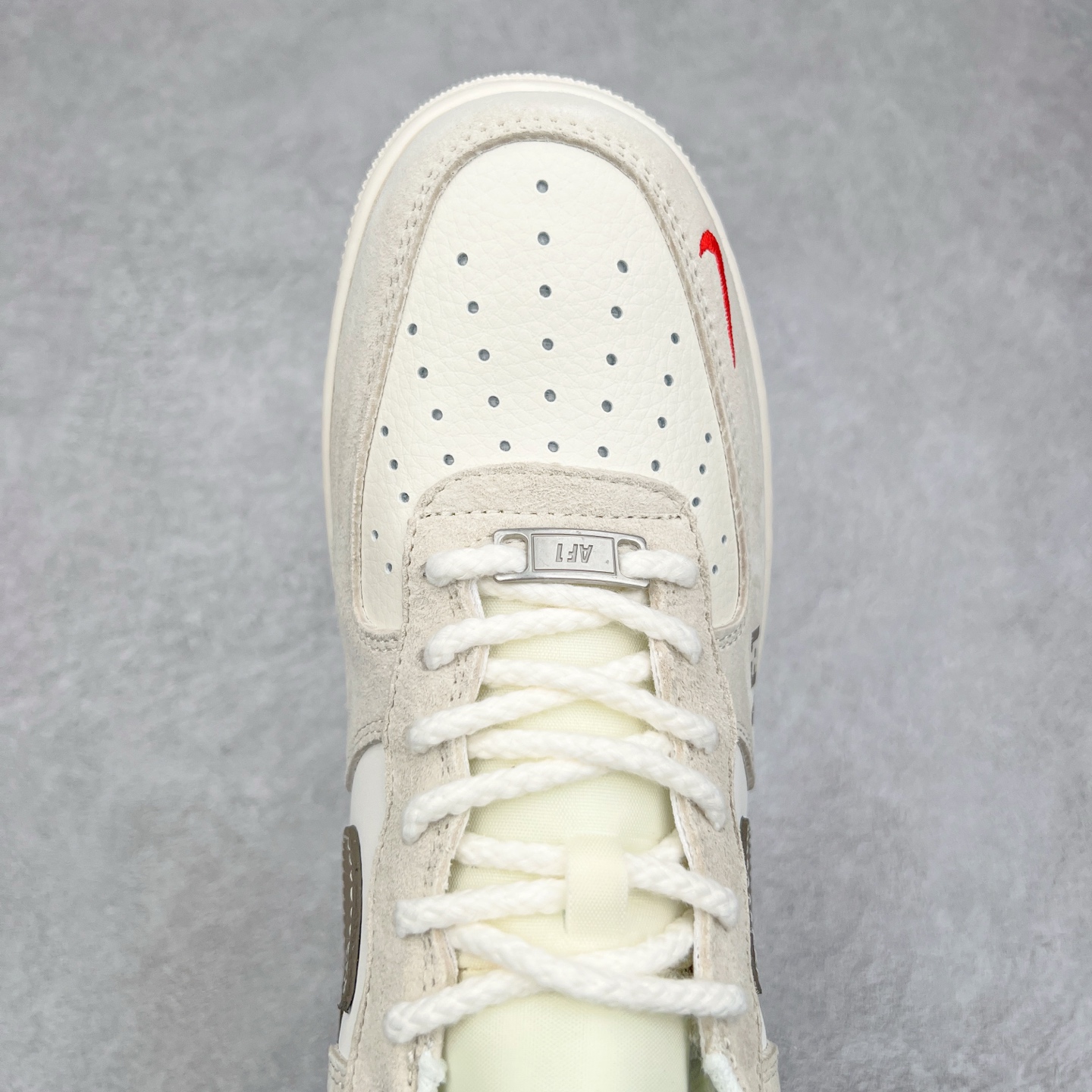 图片[4]-NK Air Force 1´07 Low 空军一号低帮百搭休闲运动板鞋 SJ6698-025 柔软、弹性十足的缓震性能和出色的中底设计 横跨复古与现代的外型结合 造就出风靡全球 三十多年的Force 1 直到今天还深受青睐 尺码：36 36.5 37.5 38 38.5 39 40 40.5 41 42 42.5 43 44 44.5 45-选品中心