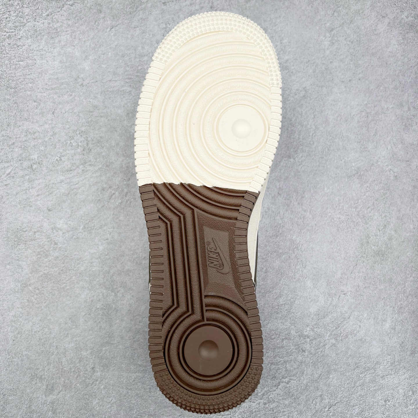 图片[9]-NK Air Force 1´07 Low 空军一号低帮百搭休闲运动板鞋 SJ6698-025 柔软、弹性十足的缓震性能和出色的中底设计 横跨复古与现代的外型结合 造就出风靡全球 三十多年的Force 1 直到今天还深受青睐 尺码：36 36.5 37.5 38 38.5 39 40 40.5 41 42 42.5 43 44 44.5 45-选品中心