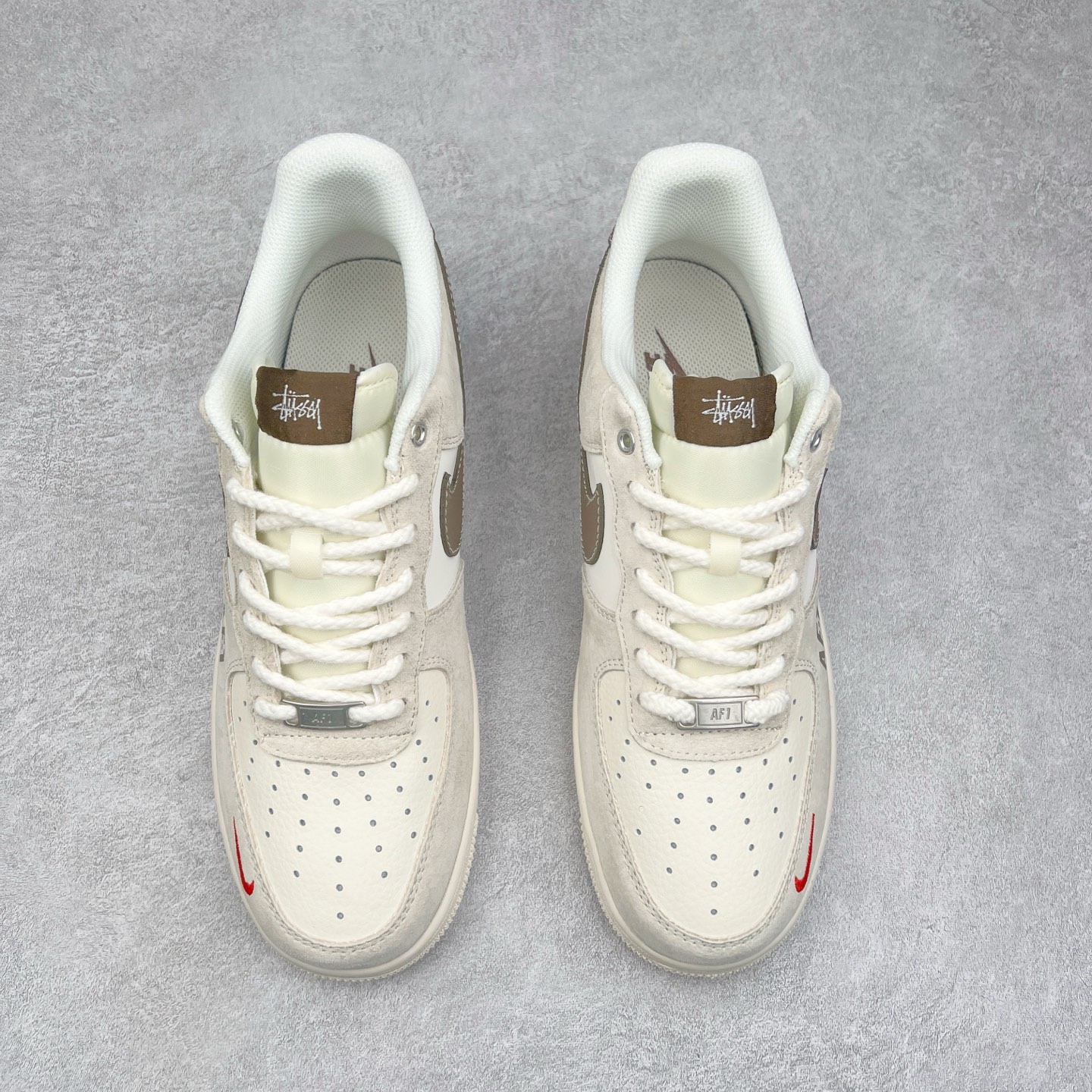 图片[2]-NK Air Force 1´07 Low 空军一号低帮百搭休闲运动板鞋 SJ6698-025 柔软、弹性十足的缓震性能和出色的中底设计 横跨复古与现代的外型结合 造就出风靡全球 三十多年的Force 1 直到今天还深受青睐 尺码：36 36.5 37.5 38 38.5 39 40 40.5 41 42 42.5 43 44 44.5 45-选品中心