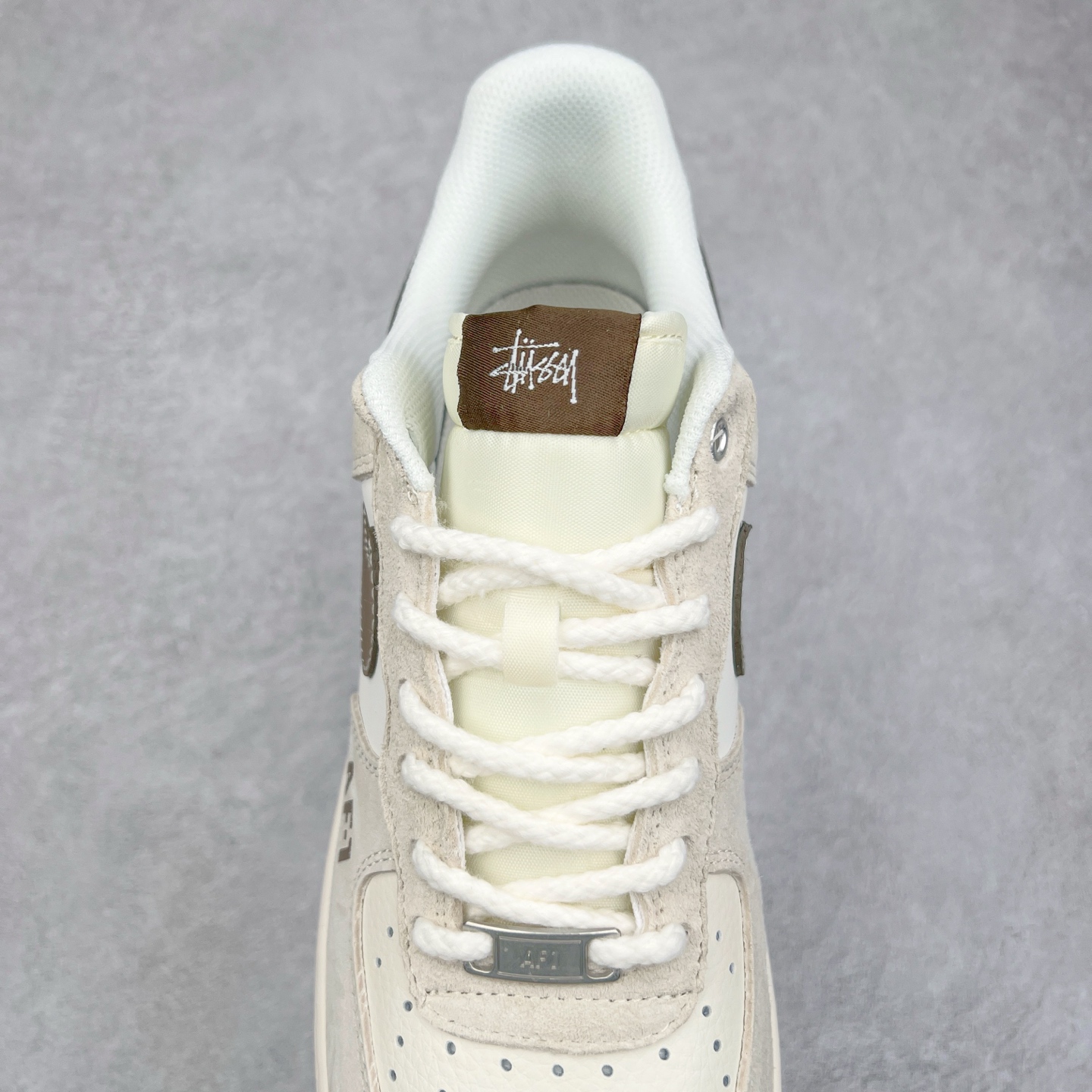 图片[5]-NK Air Force 1´07 Low 空军一号低帮百搭休闲运动板鞋 SJ6698-025 柔软、弹性十足的缓震性能和出色的中底设计 横跨复古与现代的外型结合 造就出风靡全球 三十多年的Force 1 直到今天还深受青睐 尺码：36 36.5 37.5 38 38.5 39 40 40.5 41 42 42.5 43 44 44.5 45-选品中心