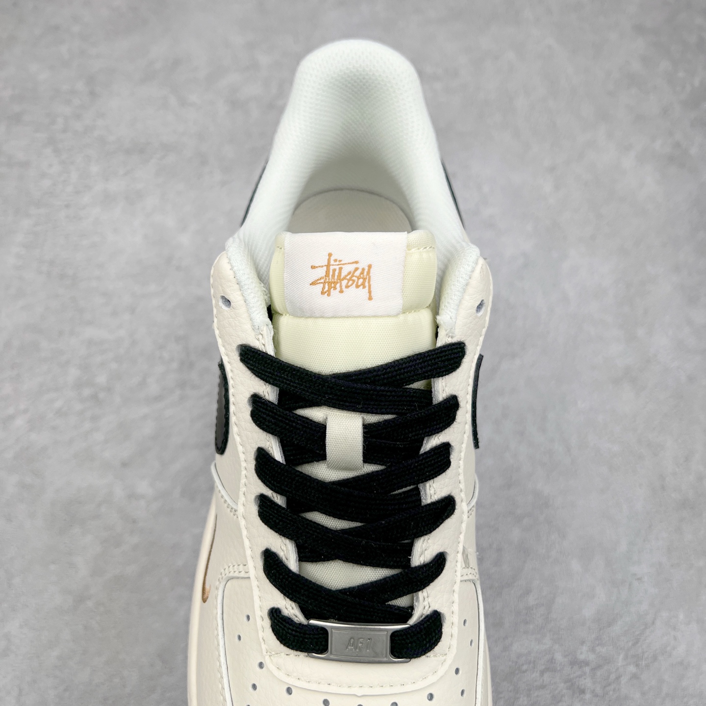 图片[5]-NK Air Force 1´07 Low 空军一号低帮百搭休闲运动板鞋 XZ6188-720 柔软、弹性十足的缓震性能和出色的中底设计 横跨复古与现代的外型结合 造就出风靡全球 三十多年的Force 1 直到今天还深受青睐 尺码：36 36.5 37.5 38 38.5 39 40 40.5 41 42 42.5 43 44 44.5 45-选品中心