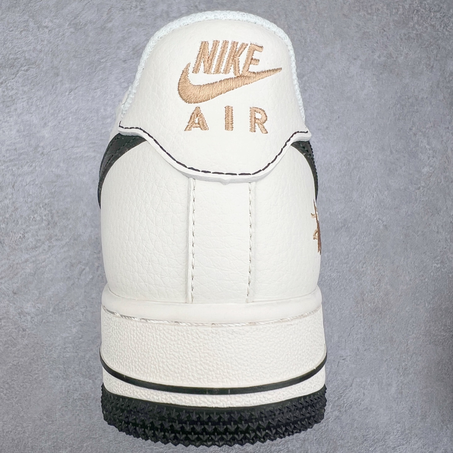 图片[8]-NK Air Force 1´07 Low 空军一号低帮百搭休闲运动板鞋 XZ6188-720 柔软、弹性十足的缓震性能和出色的中底设计 横跨复古与现代的外型结合 造就出风靡全球 三十多年的Force 1 直到今天还深受青睐 尺码：36 36.5 37.5 38 38.5 39 40 40.5 41 42 42.5 43 44 44.5 45-选品中心