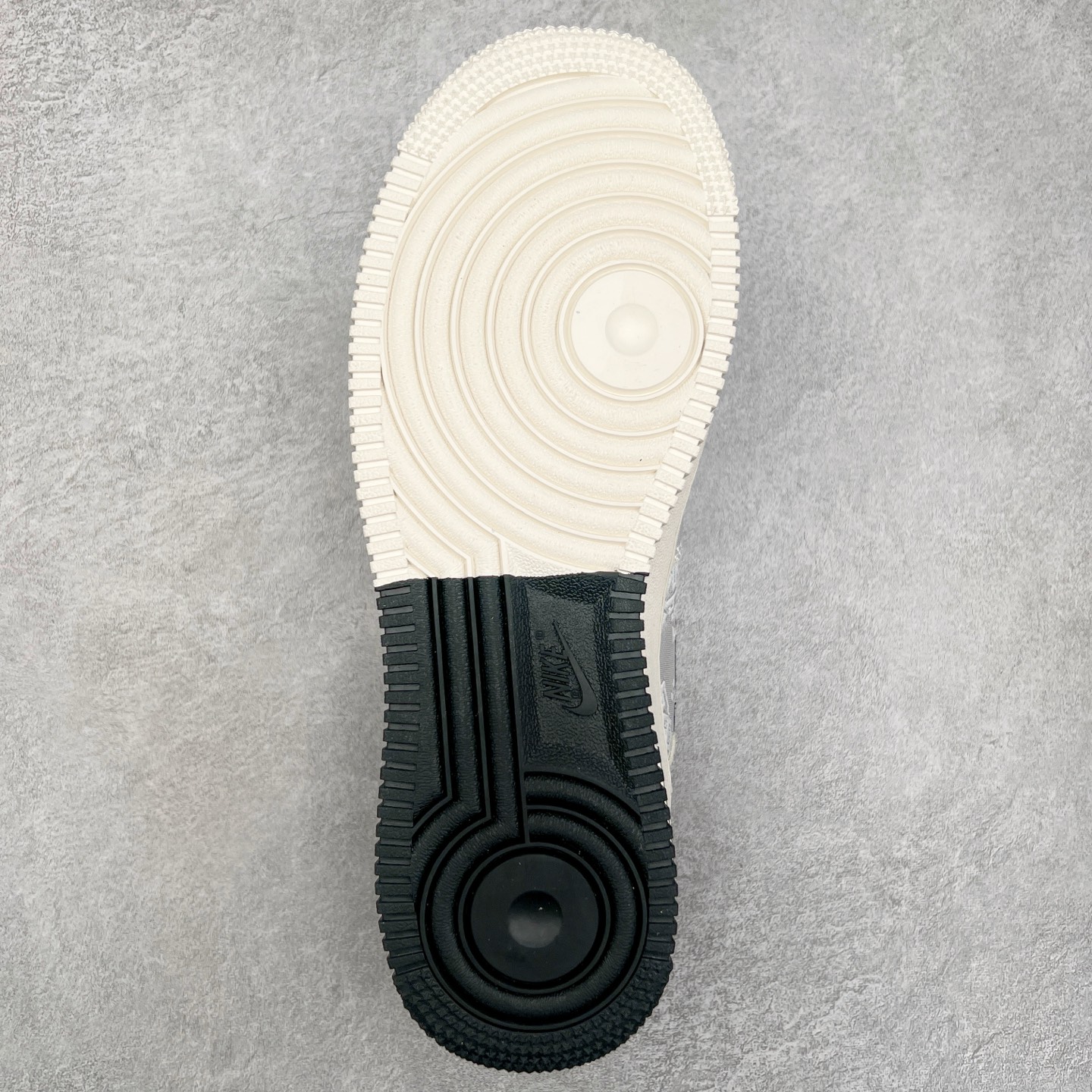 图片[9]-NK Air Force 1´07 Low 空军一号低帮百搭休闲运动板鞋 DM6868-054 柔软、弹性十足的缓震性能和出色的中底设计 横跨复古与现代的外型结合 造就出风靡全球 三十多年的Force 1 直到今天还深受青睐 尺码：36 36.5 37.5 38 38.5 39 40 40.5 41 42 42.5 43 44 44.5 45-选品中心