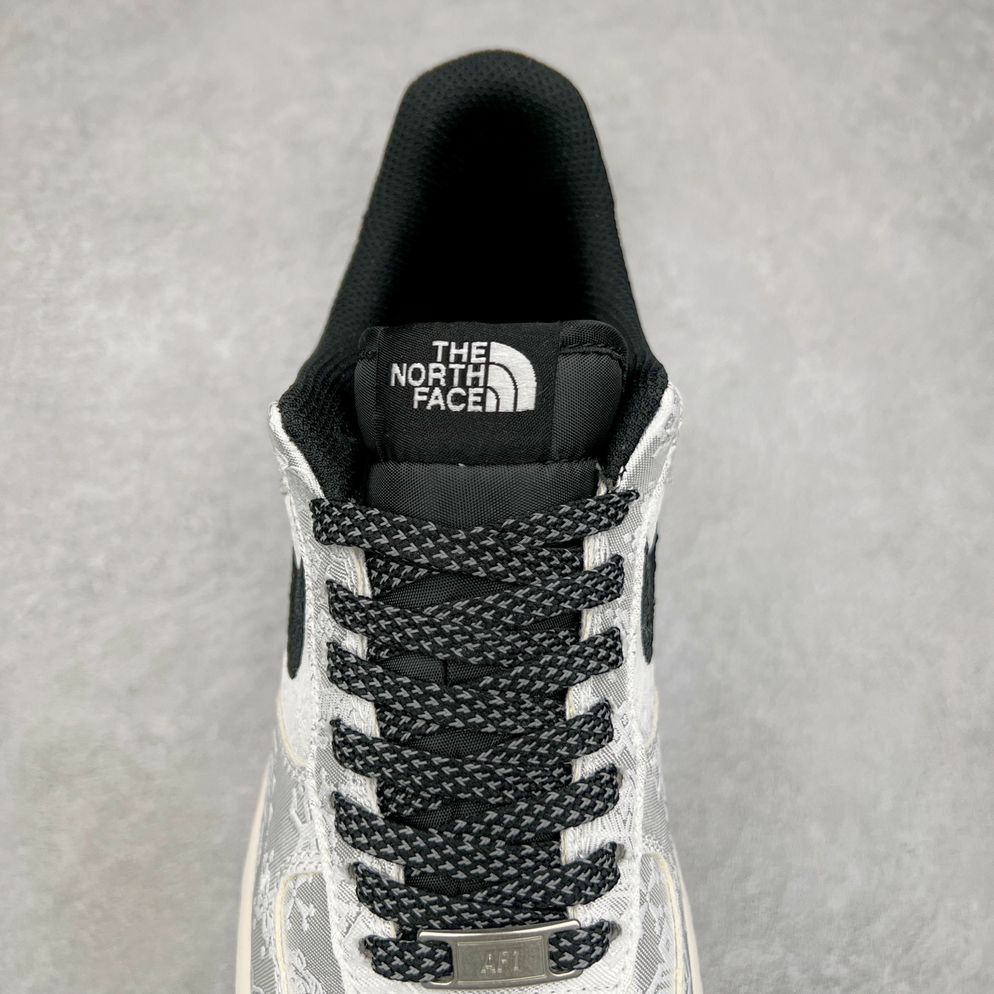 图片[5]-NK Air Force 1´07 Low 空军一号低帮百搭休闲运动板鞋 DM6868-054 柔软、弹性十足的缓震性能和出色的中底设计 横跨复古与现代的外型结合 造就出风靡全球 三十多年的Force 1 直到今天还深受青睐 尺码：36 36.5 37.5 38 38.5 39 40 40.5 41 42 42.5 43 44 44.5 45-选品中心