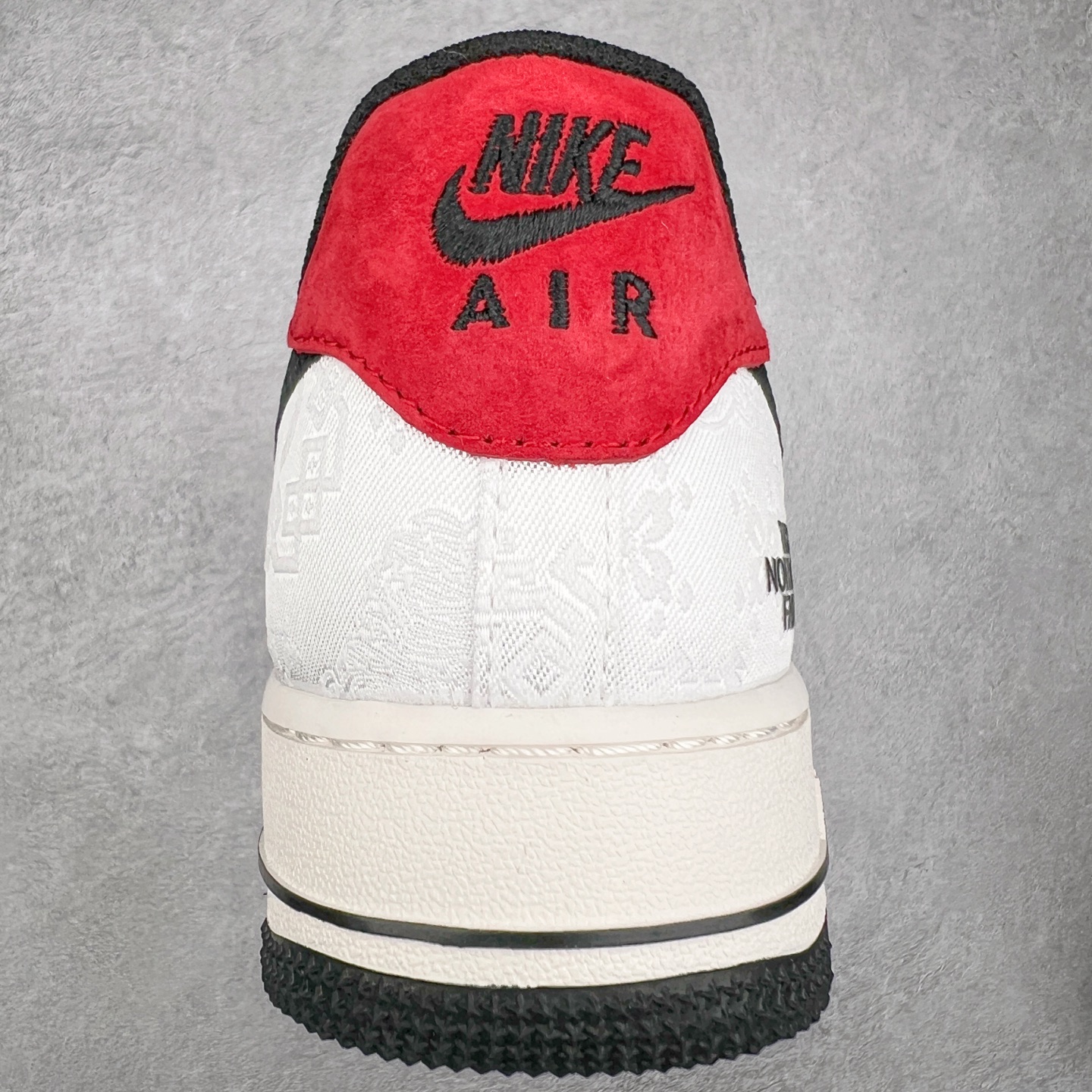 图片[8]-NK Air Force 1´07 Low 空军一号低帮百搭休闲运动板鞋 DM6868-054 柔软、弹性十足的缓震性能和出色的中底设计 横跨复古与现代的外型结合 造就出风靡全球 三十多年的Force 1 直到今天还深受青睐 尺码：36 36.5 37.5 38 38.5 39 40 40.5 41 42 42.5 43 44 44.5 45-选品中心