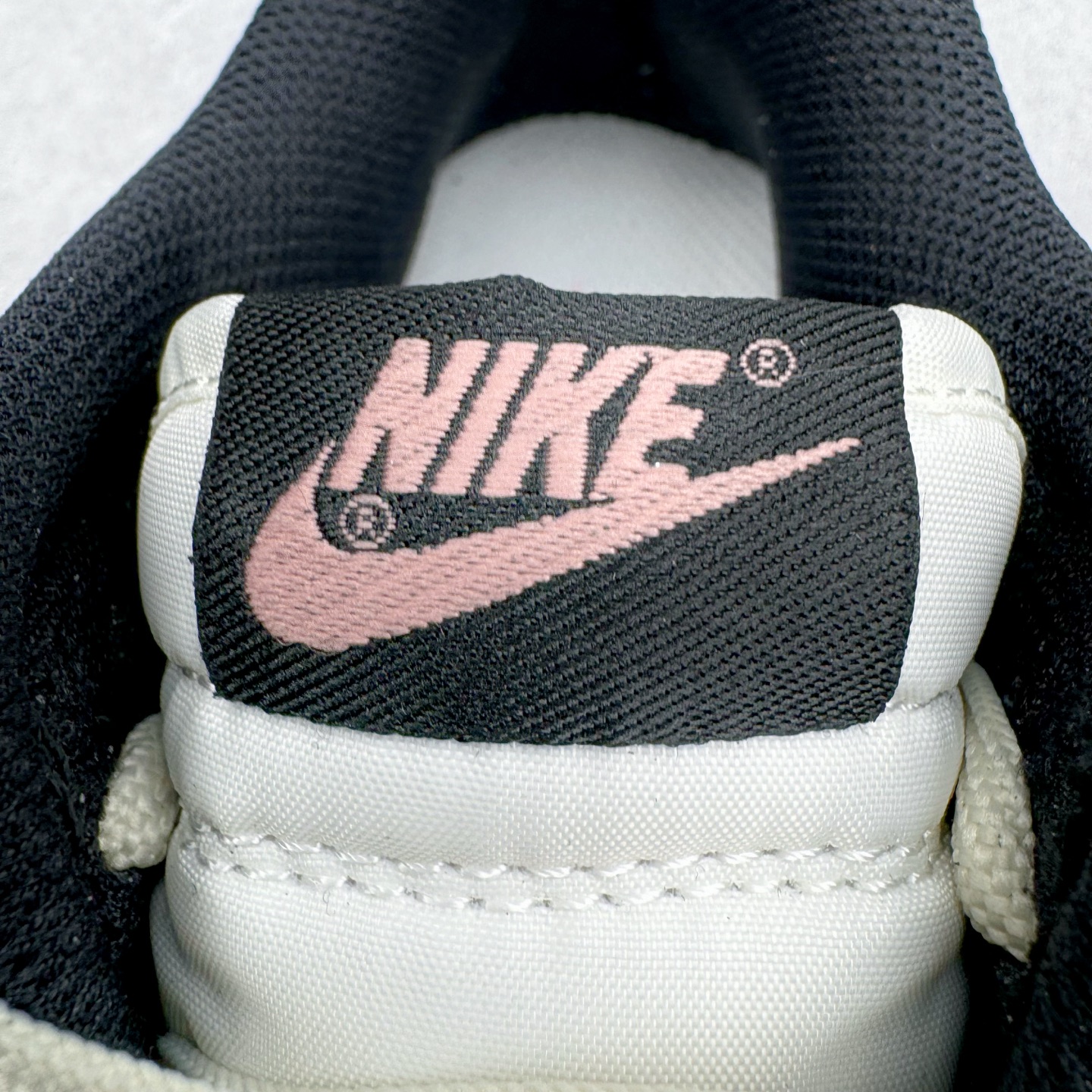 图片[13]-＃YC纯原 NK Dunk Low 星辰蝶梦 BP1220-009 定制系列天花板 无原鞋不开发 全系列得物原鞋一比一校对开发 配色持续更新中 终端对接 优势输出 全套原厂楦头原纸板数据档案倾力打造 原汁原味莞产 极致还原 圈内最强针车工艺 高端零售指定版 广东原厂配套原盒原标 鞋盒分三个尺码段 原厂冲刀 超高清洁度 全鞋零毛边皮料切割 采用原厂百宏鞋带以及原厂百宏织唛舌标 内标可供原厂几率过验 进口原装条纹中底布 四线拉帮白色点胶 原厂拉帮手法遵循公司 原厂电绣 极致还原 尺码：36 36.5 37.5 38 38.5 39 40 40.5 41 42 42.5 43 44 44.5 45 46-选品中心