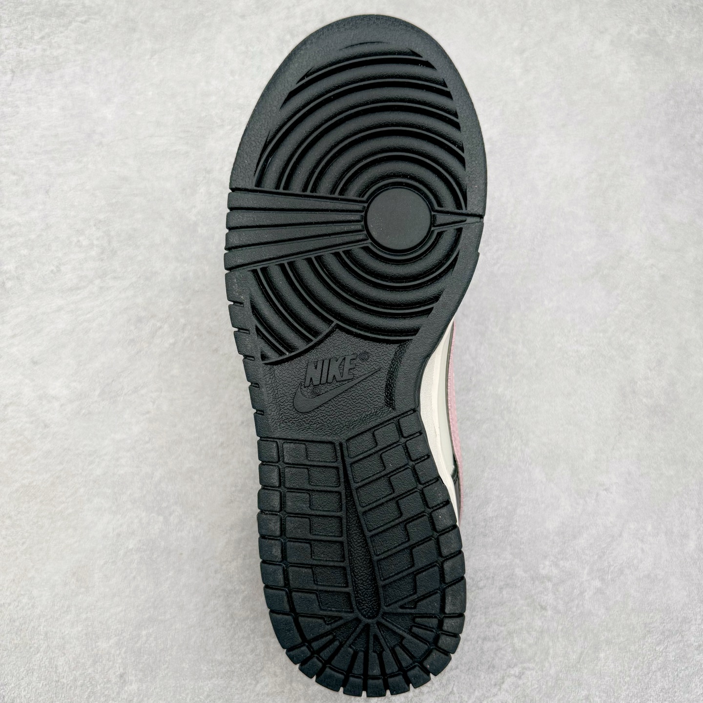 图片[9]-＃YC纯原 NK Dunk Low 星辰蝶梦 BP1220-009 定制系列天花板 无原鞋不开发 全系列得物原鞋一比一校对开发 配色持续更新中 终端对接 优势输出 全套原厂楦头原纸板数据档案倾力打造 原汁原味莞产 极致还原 圈内最强针车工艺 高端零售指定版 广东原厂配套原盒原标 鞋盒分三个尺码段 原厂冲刀 超高清洁度 全鞋零毛边皮料切割 采用原厂百宏鞋带以及原厂百宏织唛舌标 内标可供原厂几率过验 进口原装条纹中底布 四线拉帮白色点胶 原厂拉帮手法遵循公司 原厂电绣 极致还原 尺码：36 36.5 37.5 38 38.5 39 40 40.5 41 42 42.5 43 44 44.5 45 46-选品中心