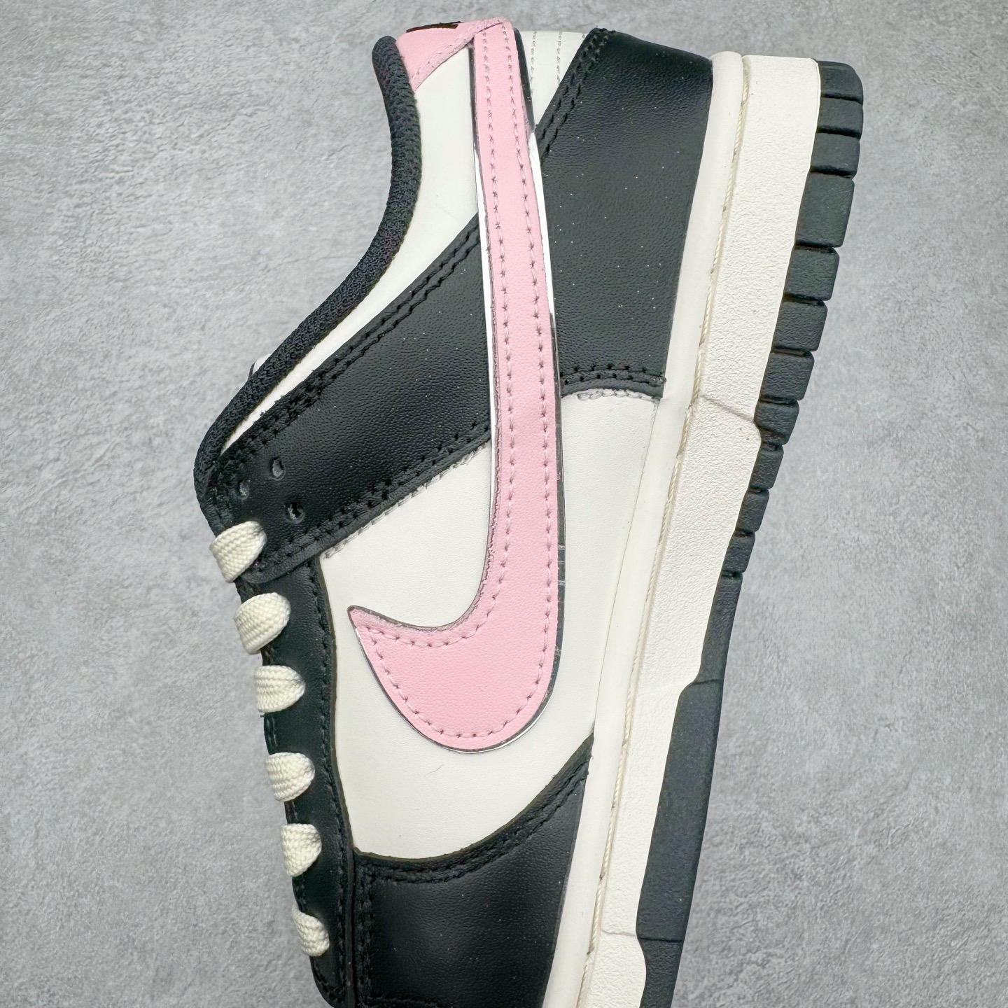 图片[7]-＃YC纯原 NK Dunk Low 星辰蝶梦 BP1220-009 定制系列天花板 无原鞋不开发 全系列得物原鞋一比一校对开发 配色持续更新中 终端对接 优势输出 全套原厂楦头原纸板数据档案倾力打造 原汁原味莞产 极致还原 圈内最强针车工艺 高端零售指定版 广东原厂配套原盒原标 鞋盒分三个尺码段 原厂冲刀 超高清洁度 全鞋零毛边皮料切割 采用原厂百宏鞋带以及原厂百宏织唛舌标 内标可供原厂几率过验 进口原装条纹中底布 四线拉帮白色点胶 原厂拉帮手法遵循公司 原厂电绣 极致还原 尺码：36 36.5 37.5 38 38.5 39 40 40.5 41 42 42.5 43 44 44.5 45 46-选品中心