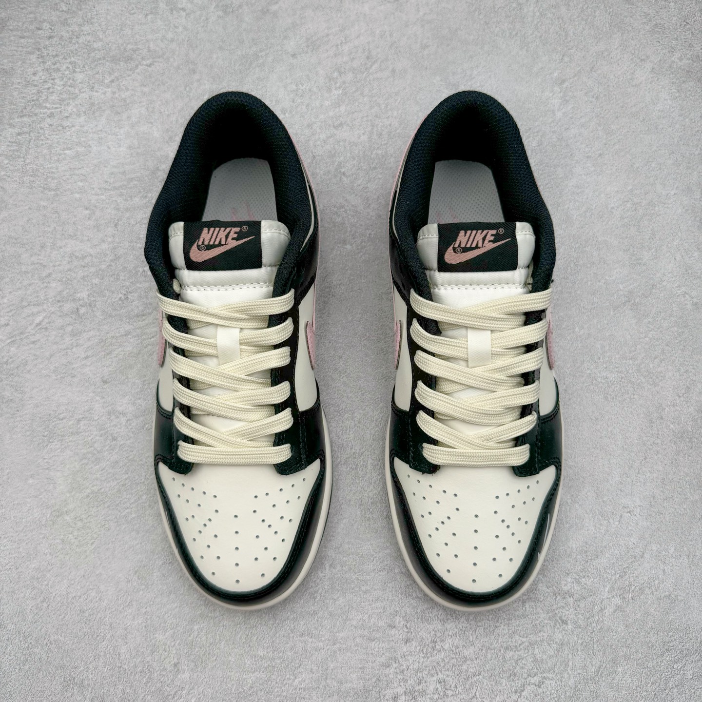 图片[2]-＃YC纯原 NK Dunk Low 星辰蝶梦 BP1220-009 定制系列天花板 无原鞋不开发 全系列得物原鞋一比一校对开发 配色持续更新中 终端对接 优势输出 全套原厂楦头原纸板数据档案倾力打造 原汁原味莞产 极致还原 圈内最强针车工艺 高端零售指定版 广东原厂配套原盒原标 鞋盒分三个尺码段 原厂冲刀 超高清洁度 全鞋零毛边皮料切割 采用原厂百宏鞋带以及原厂百宏织唛舌标 内标可供原厂几率过验 进口原装条纹中底布 四线拉帮白色点胶 原厂拉帮手法遵循公司 原厂电绣 极致还原 尺码：36 36.5 37.5 38 38.5 39 40 40.5 41 42 42.5 43 44 44.5 45 46-选品中心