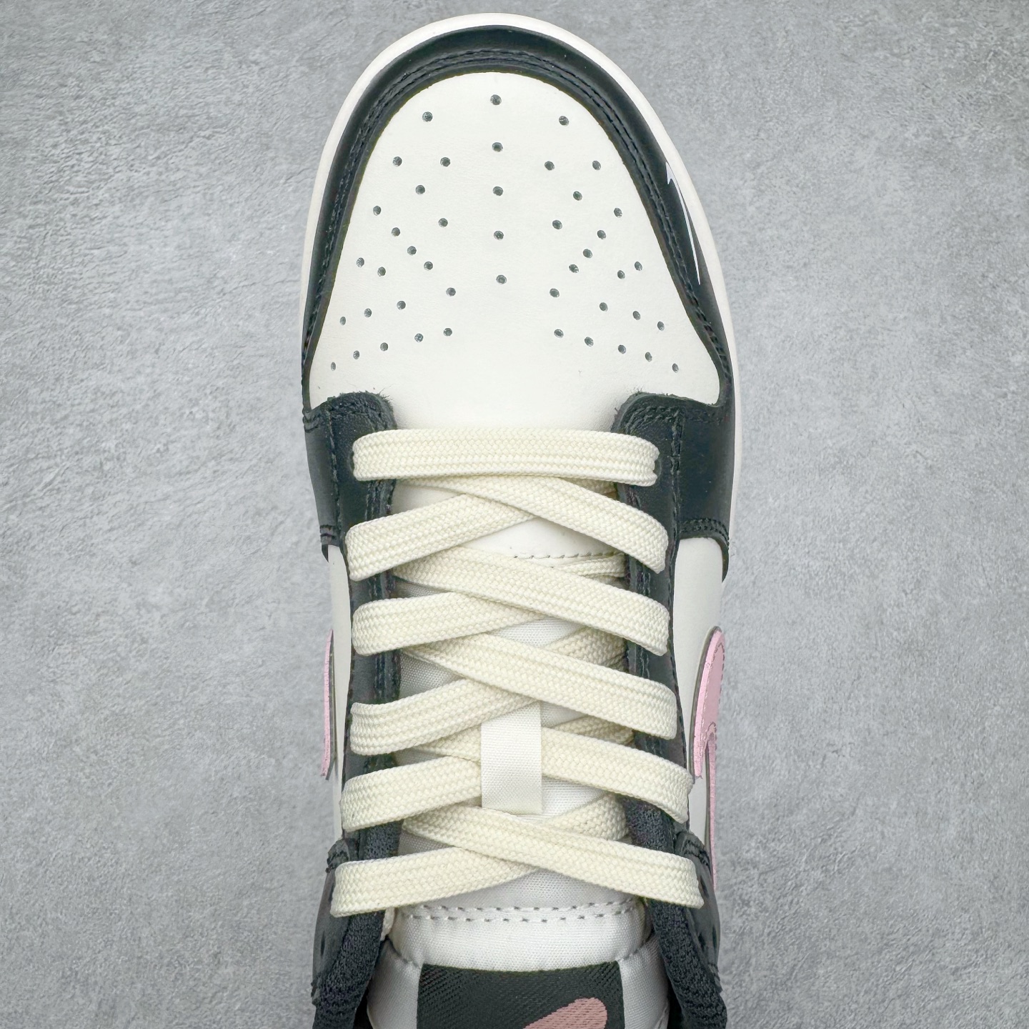 图片[4]-＃YC纯原 NK Dunk Low 星辰蝶梦 BP1220-009 定制系列天花板 无原鞋不开发 全系列得物原鞋一比一校对开发 配色持续更新中 终端对接 优势输出 全套原厂楦头原纸板数据档案倾力打造 原汁原味莞产 极致还原 圈内最强针车工艺 高端零售指定版 广东原厂配套原盒原标 鞋盒分三个尺码段 原厂冲刀 超高清洁度 全鞋零毛边皮料切割 采用原厂百宏鞋带以及原厂百宏织唛舌标 内标可供原厂几率过验 进口原装条纹中底布 四线拉帮白色点胶 原厂拉帮手法遵循公司 原厂电绣 极致还原 尺码：36 36.5 37.5 38 38.5 39 40 40.5 41 42 42.5 43 44 44.5 45 46-选品中心