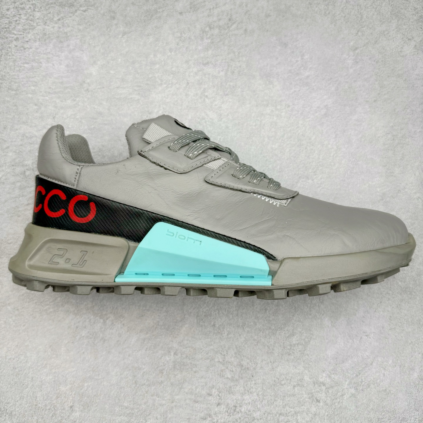 Ecco爱步男鞋新款运动鞋 跑鞋厚底增高老爹鞋 驱动系列全新款式 拼色拼接鞋面 时尚有型 牛皮与纺织品拼接 脚感舒适 出街有型 贴心套脚系带设计 舒适包裹双足 柔软细腻,亲肤透气 以摩托车粗犷胎纹为灵感 PU大底提供牵引性和支撑性 耐磨防滑提升稳定性 轻盈鞋底 舒适耐穿 户外出行 肆意洒脱 尺码:38 39 40 41 42 43 44(皮鞋码)-选品中心