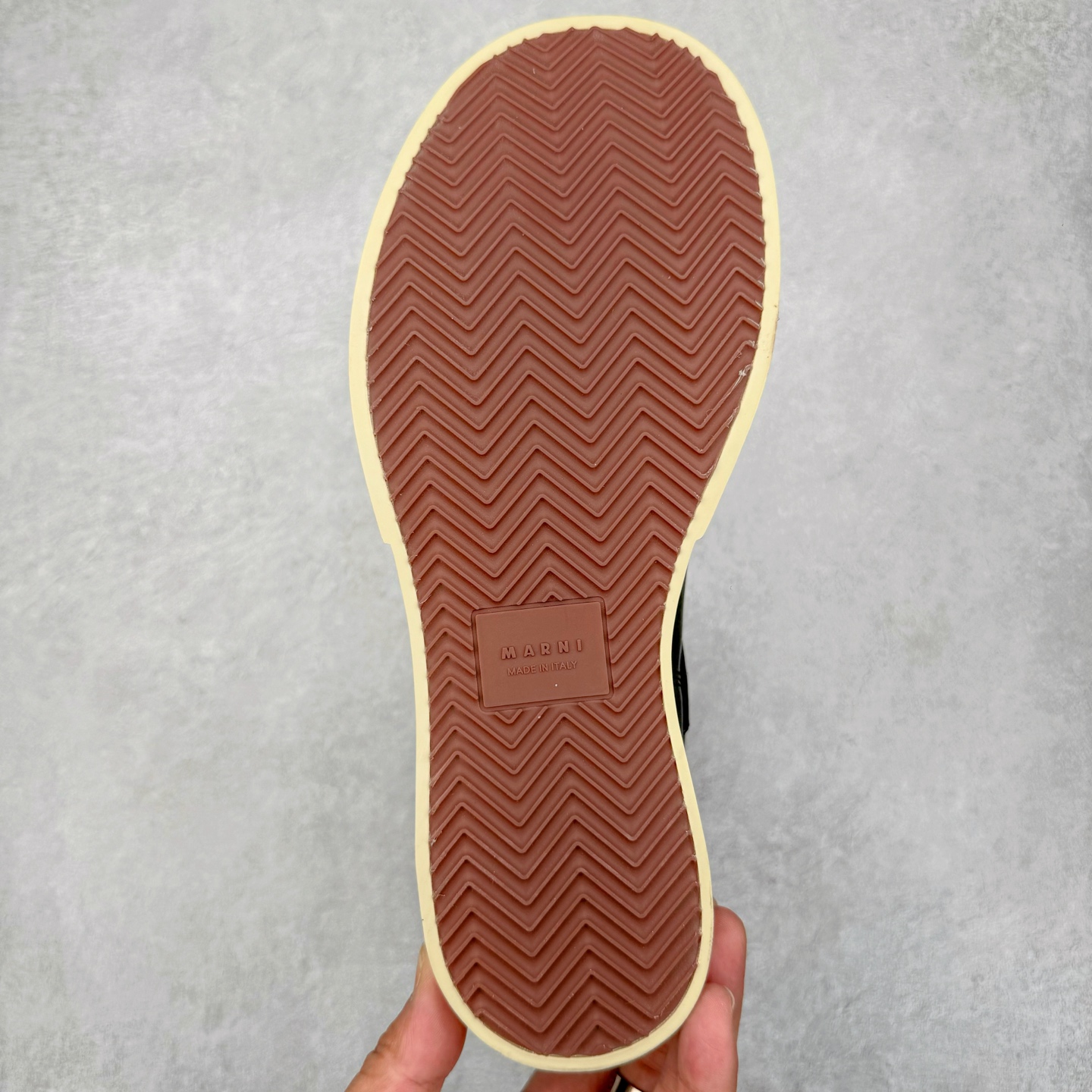 图片[9]-Marni Pablo Leather Mary Jane Sneaker 意大利奢侈品品牌-玛尼·巴勃罗·玛丽珍系列高帮松糕厚底百搭魔术贴大头增高板鞋 女鞋广东原产#采用软质粒面牛剖革鞋面材质#内里水染牛皮及乳胶脚垫#内嵌PU乳胶缓震脚垫#外置4.0cm厘米增高防滑耐磨TPR橡胶大底❗赵露思宋祖儿同款爆款大头鞋！尺码：35-40-选品中心