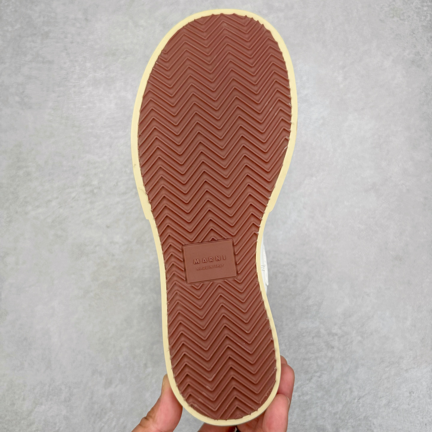 图片[9]-Marni Pablo Leather Mary Jane Sneaker 意大利奢侈品品牌-玛尼·巴勃罗·玛丽珍系列高帮松糕厚底百搭魔术贴大头增高板鞋 女鞋广东原产#采用软质粒面牛剖革鞋面材质#内里水染牛皮及乳胶脚垫#内嵌PU乳胶缓震脚垫#外置4.0cm厘米增高防滑耐磨TPR橡胶大底❗赵露思宋祖儿同款爆款大头鞋！尺码：35-40-选品中心