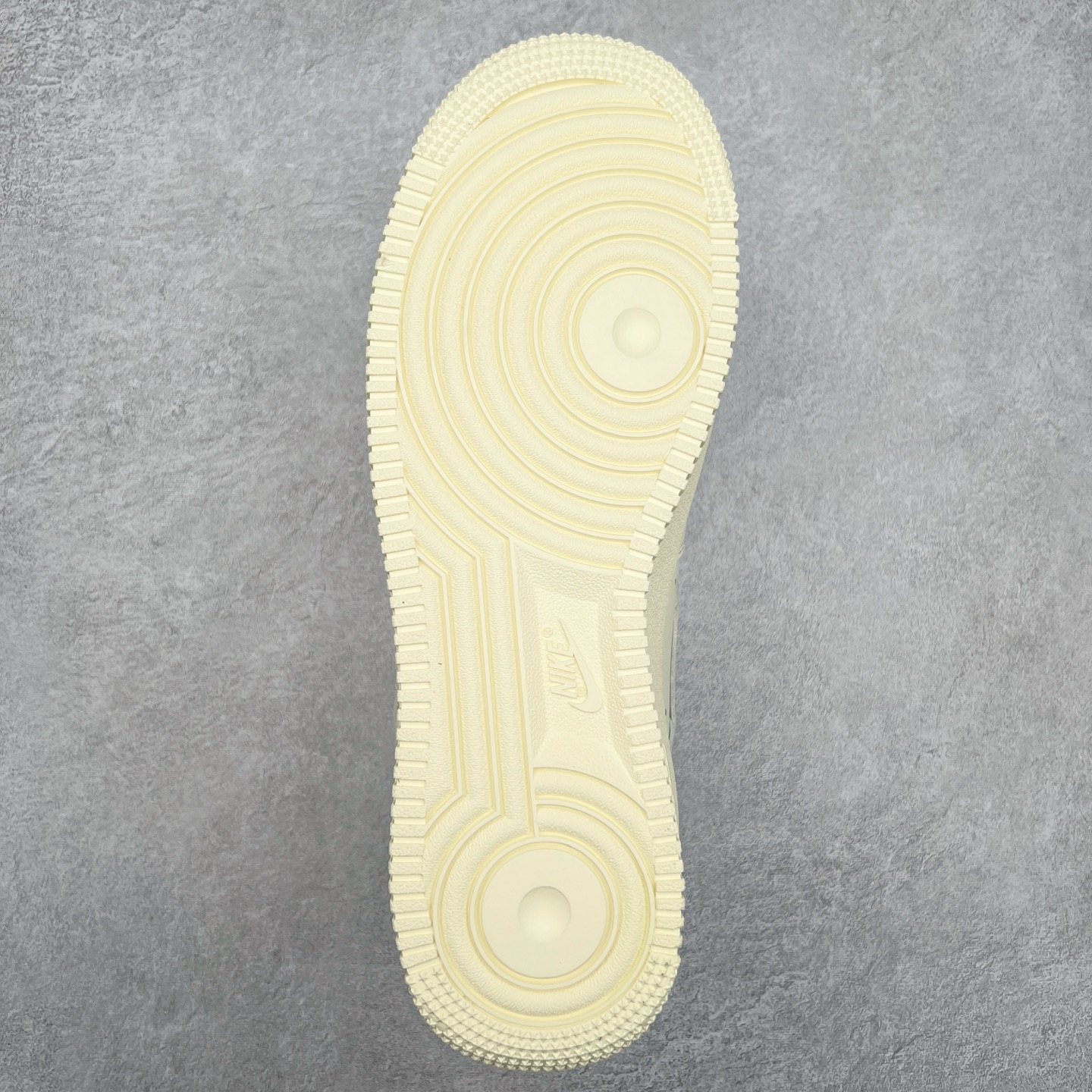 图片[9]-＃VF纯原福利 NK Air Force 1´07 Low 空军一号低帮百搭休闲运动板鞋 知名大厂出品 柔软、弹性十足的缓震性能和出色的中底设计 横跨复古与现代的外型结合 造就出风靡全球三十多年的Force 1 直到今天还深受青睐 尺码：35.5 36 36.5 37.5 38 38.5 39 40 40.5 41 42 42.5 43 44 44.5 45-选品中心