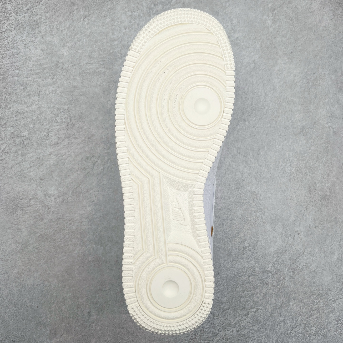 图片[9]-＃VF纯原福利 NK Air Force 1´07 Low 空军一号低帮百搭休闲运动板鞋 知名大厂出品 柔软、弹性十足的缓震性能和出色的中底设计 横跨复古与现代的外型结合 造就出风靡全球三十多年的Force 1 直到今天还深受青睐 尺码：35.5 36 36.5 37.5 38 38.5 39 40 40.5 41 42 42.5 43 44 44.5 45-选品中心