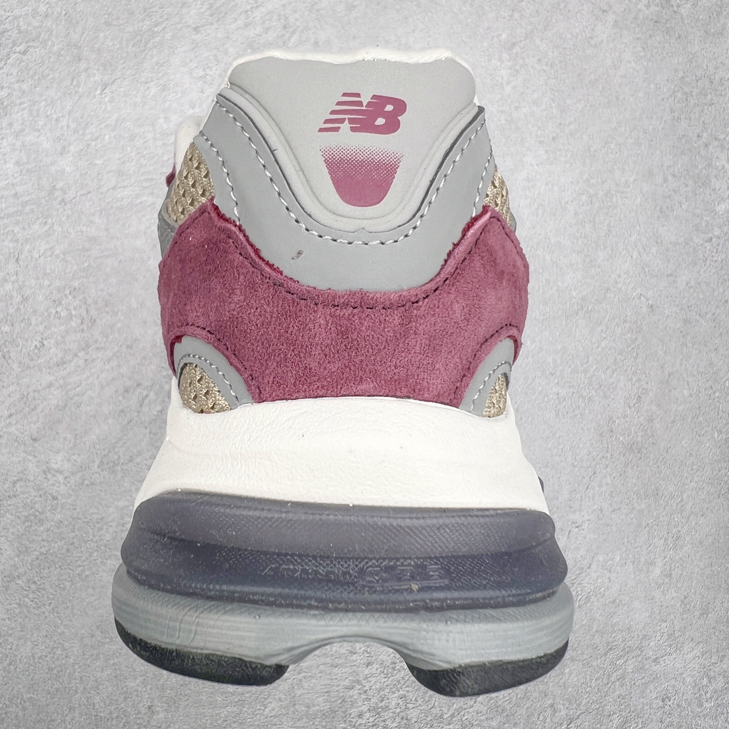 图片[8]-New Balance NB2010系列新百伦经典复古休闲运动板鞋 以ENCAP中底配以升级版 N-ERGY缓震物料 鞋面则采用特色的柔软麂皮搭以NewBalance经典的尼龙网布 低调中还原跑鞋本真 更年轻化的设计理念与材质 让新世代青年得以用全新视角体验经典鞋款的传奇魅力 货号：U2010NB13731 尺码：36 37 37.5 38 38.5 39.5 40 40.5 41.5 42 42.5 43 44-选品中心