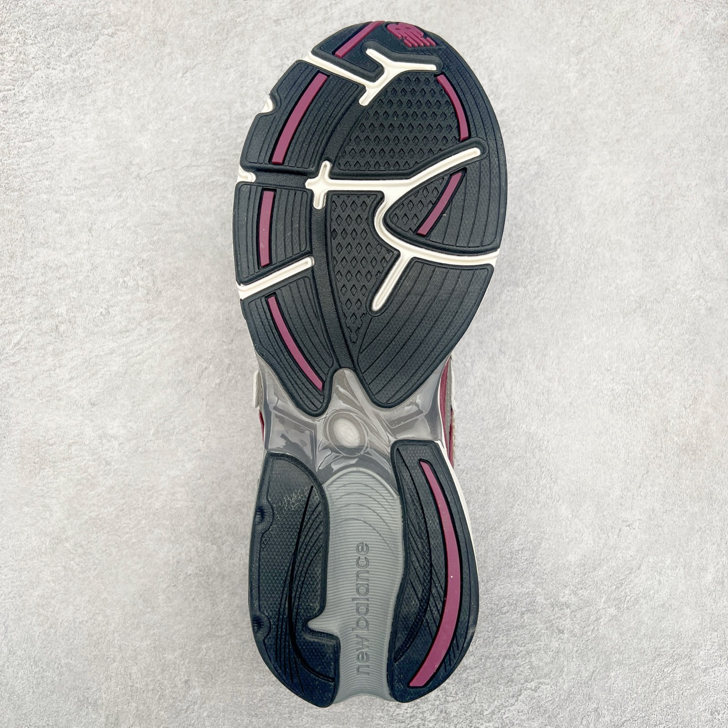 图片[9]-New Balance NB2010系列新百伦经典复古休闲运动板鞋 以ENCAP中底配以升级版 N-ERGY缓震物料 鞋面则采用特色的柔软麂皮搭以NewBalance经典的尼龙网布 低调中还原跑鞋本真 更年轻化的设计理念与材质 让新世代青年得以用全新视角体验经典鞋款的传奇魅力 货号：U2010NB13731 尺码：36 37 37.5 38 38.5 39.5 40 40.5 41.5 42 42.5 43 44-选品中心