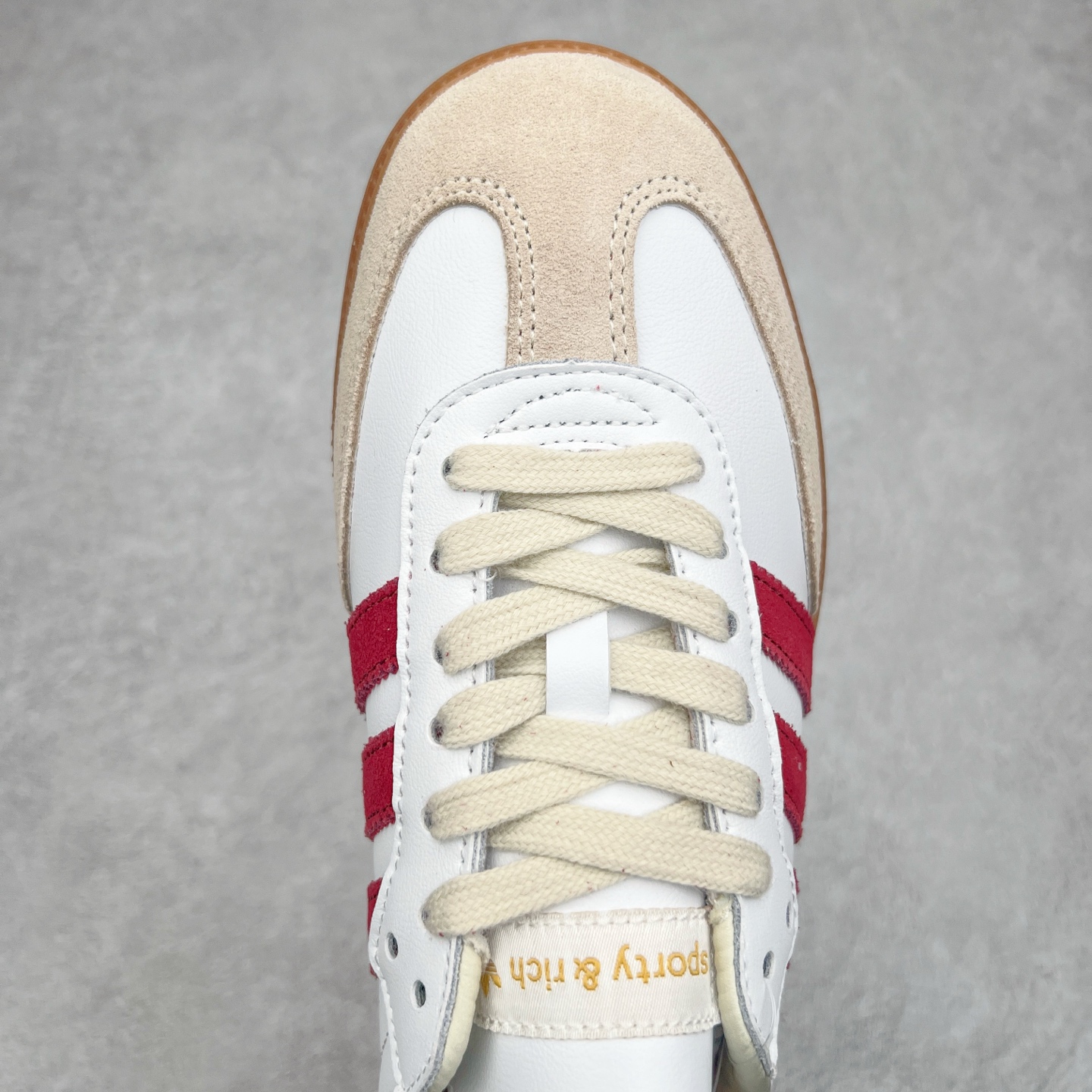 图片[4]-AD Original Samba OG 复古经典轻便板鞋 JQ5976 这款桑巴鞋展示了高质量的工艺 带有装饰的超锁缝制和无缝的手感 柔软、柔软的皮革造型和标志性的3条纹完成了精致的外观 正规合身鞋带 鞋面上有绒面鞋垫 橡胶鞋底 享受正畸套筒软感 自50年代首次亮相以来就一直在赢得粉丝的青睐 尺码：36 36.5 37.5 38 38.5 39 40 40.5 41 42 42.5 43 44 44.5 45-选品中心