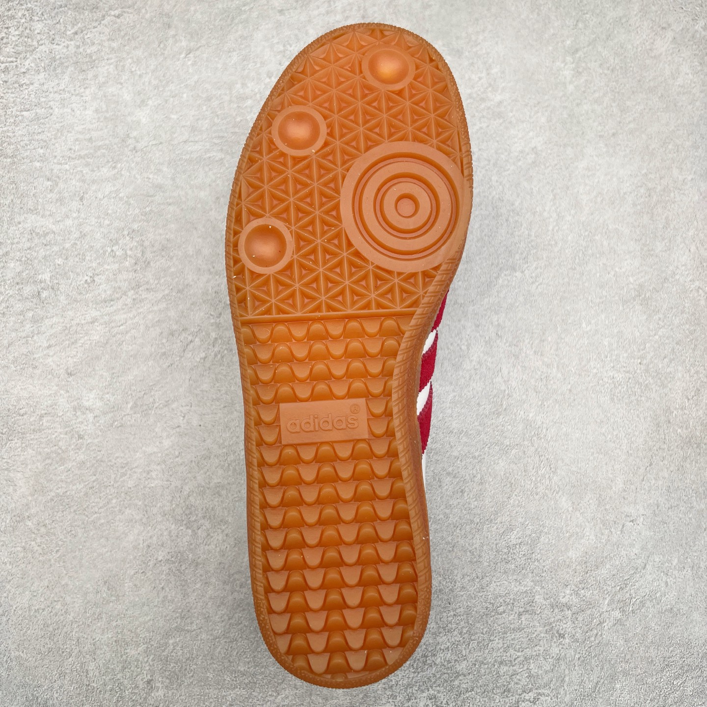 图片[9]-AD Original Samba OG 复古经典轻便板鞋 JQ5976 这款桑巴鞋展示了高质量的工艺 带有装饰的超锁缝制和无缝的手感 柔软、柔软的皮革造型和标志性的3条纹完成了精致的外观 正规合身鞋带 鞋面上有绒面鞋垫 橡胶鞋底 享受正畸套筒软感 自50年代首次亮相以来就一直在赢得粉丝的青睐 尺码：36 36.5 37.5 38 38.5 39 40 40.5 41 42 42.5 43 44 44.5 45-选品中心