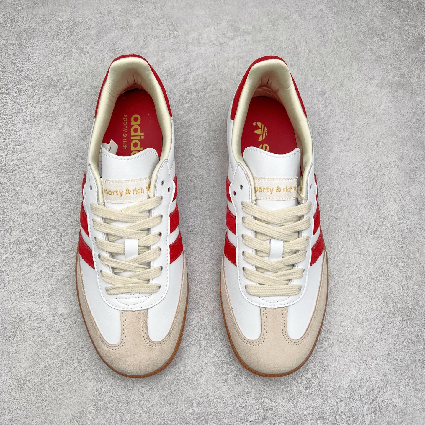 图片[2]-AD Original Samba OG 复古经典轻便板鞋 JQ5976 这款桑巴鞋展示了高质量的工艺 带有装饰的超锁缝制和无缝的手感 柔软、柔软的皮革造型和标志性的3条纹完成了精致的外观 正规合身鞋带 鞋面上有绒面鞋垫 橡胶鞋底 享受正畸套筒软感 自50年代首次亮相以来就一直在赢得粉丝的青睐 尺码：36 36.5 37.5 38 38.5 39 40 40.5 41 42 42.5 43 44 44.5 45-选品中心