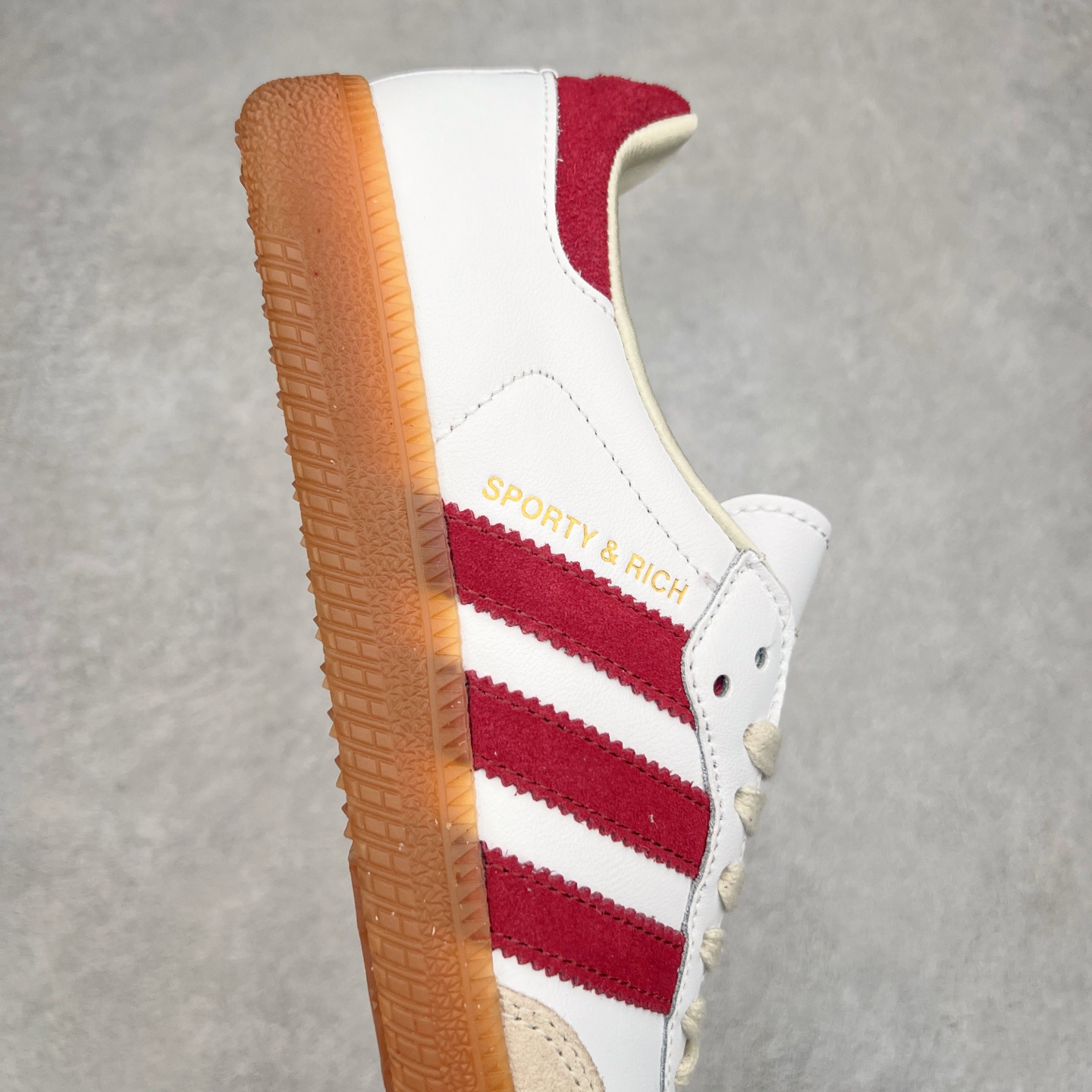 图片[6]-AD Original Samba OG 复古经典轻便板鞋 JQ5976 这款桑巴鞋展示了高质量的工艺 带有装饰的超锁缝制和无缝的手感 柔软、柔软的皮革造型和标志性的3条纹完成了精致的外观 正规合身鞋带 鞋面上有绒面鞋垫 橡胶鞋底 享受正畸套筒软感 自50年代首次亮相以来就一直在赢得粉丝的青睐 尺码：36 36.5 37.5 38 38.5 39 40 40.5 41 42 42.5 43 44 44.5 45-选品中心