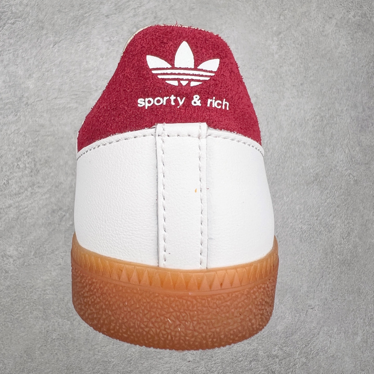 图片[8]-AD Original Samba OG 复古经典轻便板鞋 JQ5976 这款桑巴鞋展示了高质量的工艺 带有装饰的超锁缝制和无缝的手感 柔软、柔软的皮革造型和标志性的3条纹完成了精致的外观 正规合身鞋带 鞋面上有绒面鞋垫 橡胶鞋底 享受正畸套筒软感 自50年代首次亮相以来就一直在赢得粉丝的青睐 尺码：36 36.5 37.5 38 38.5 39 40 40.5 41 42 42.5 43 44 44.5 45-选品中心