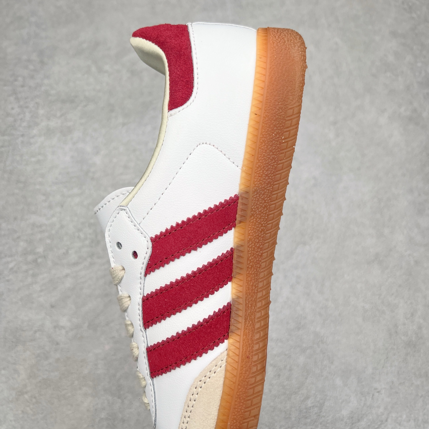 图片[7]-AD Original Samba OG 复古经典轻便板鞋 JQ5976 这款桑巴鞋展示了高质量的工艺 带有装饰的超锁缝制和无缝的手感 柔软、柔软的皮革造型和标志性的3条纹完成了精致的外观 正规合身鞋带 鞋面上有绒面鞋垫 橡胶鞋底 享受正畸套筒软感 自50年代首次亮相以来就一直在赢得粉丝的青睐 尺码：36 36.5 37.5 38 38.5 39 40 40.5 41 42 42.5 43 44 44.5 45-选品中心