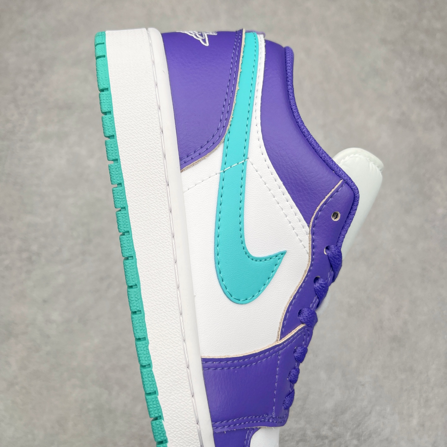 图片[6]-＃K版 Air Jordan AJ1 Low 低帮 白紫 HJ9013-550 全新流水线出品 DT版本唯一平替选择 市场第二梯队最强版 全部原鞋开发 原楦原纸板开发 全鞋电脑针车 原厂内置全掌气垫 原盒内在原标 唯一Zp原版鞋带绑法 免检产品 全新2022版型 全头层皮料 完美零毛边处理 原厂配置全掌气垫 价格定位良心 几十个配色陆续出货 尺码：36 36.5 37.5 38 38.5 39 40 40.5 41 42 42.5 43 44 44.5 45 46 47.5-选品中心