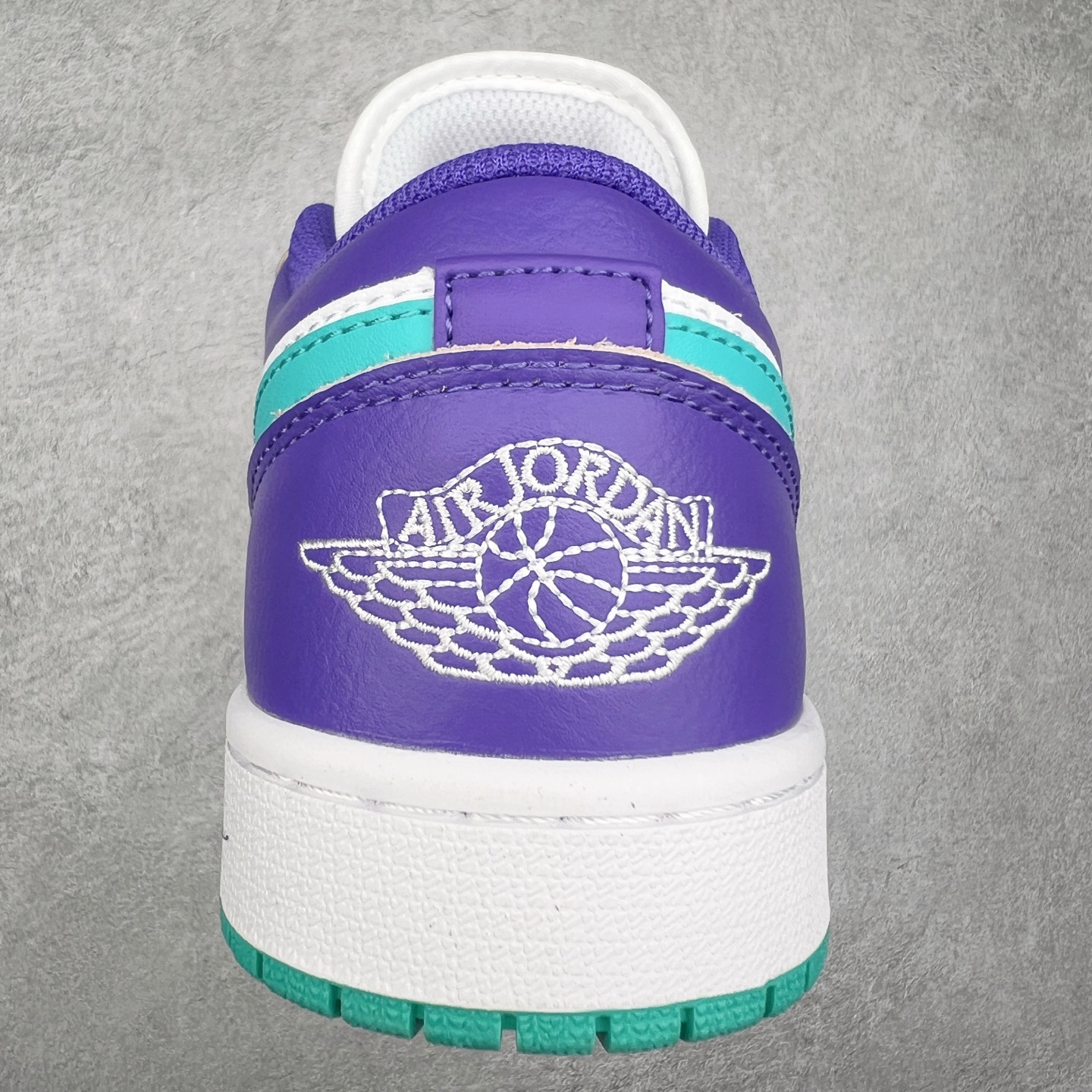 图片[8]-＃K版 Air Jordan AJ1 Low 低帮 白紫 HJ9013-550 全新流水线出品 DT版本唯一平替选择 市场第二梯队最强版 全部原鞋开发 原楦原纸板开发 全鞋电脑针车 原厂内置全掌气垫 原盒内在原标 唯一Zp原版鞋带绑法 免检产品 全新2022版型 全头层皮料 完美零毛边处理 原厂配置全掌气垫 价格定位良心 几十个配色陆续出货 尺码：36 36.5 37.5 38 38.5 39 40 40.5 41 42 42.5 43 44 44.5 45 46 47.5-选品中心