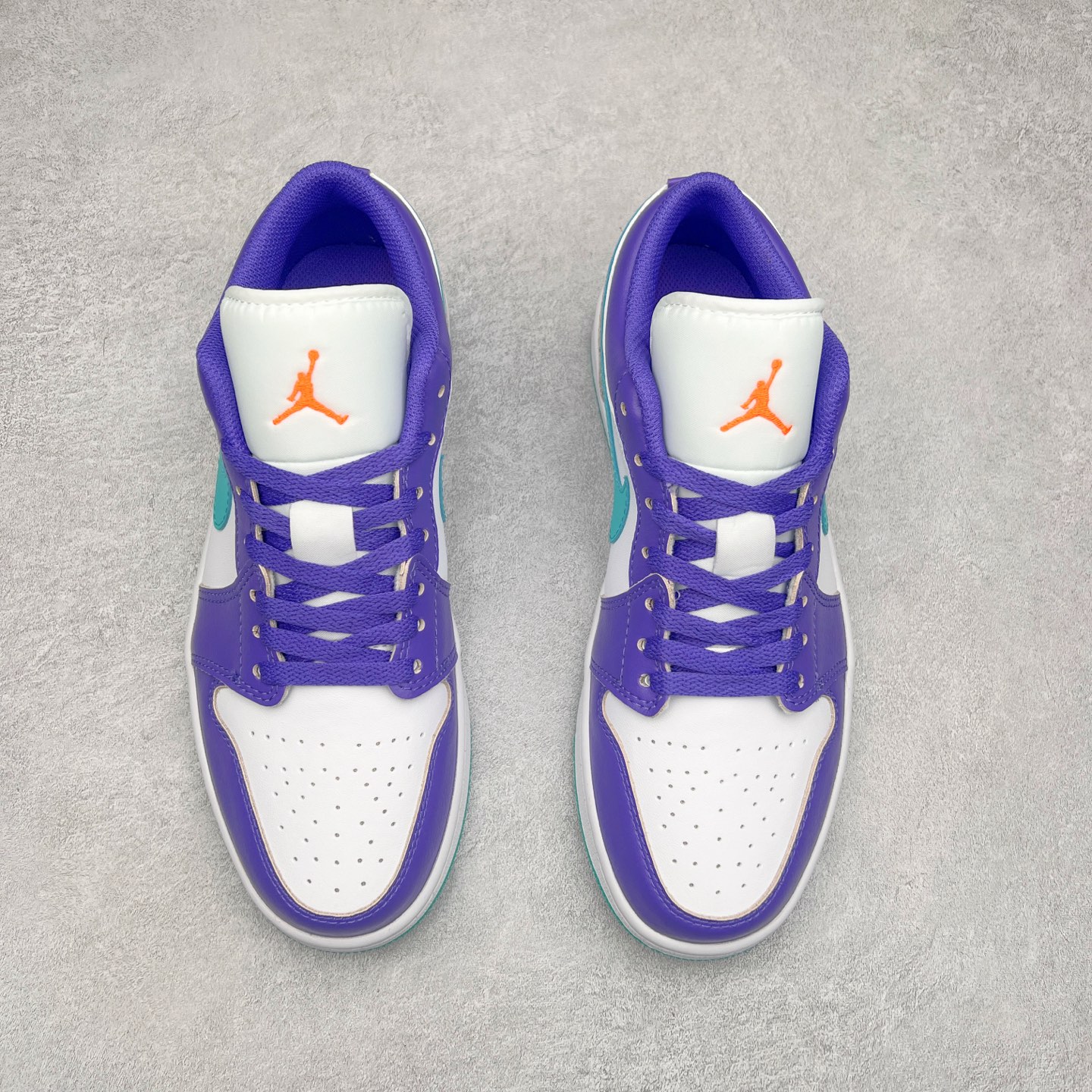 图片[2]-＃K版 Air Jordan AJ1 Low 低帮 白紫 HJ9013-550 全新流水线出品 DT版本唯一平替选择 市场第二梯队最强版 全部原鞋开发 原楦原纸板开发 全鞋电脑针车 原厂内置全掌气垫 原盒内在原标 唯一Zp原版鞋带绑法 免检产品 全新2022版型 全头层皮料 完美零毛边处理 原厂配置全掌气垫 价格定位良心 几十个配色陆续出货 尺码：36 36.5 37.5 38 38.5 39 40 40.5 41 42 42.5 43 44 44.5 45 46 47.5-选品中心