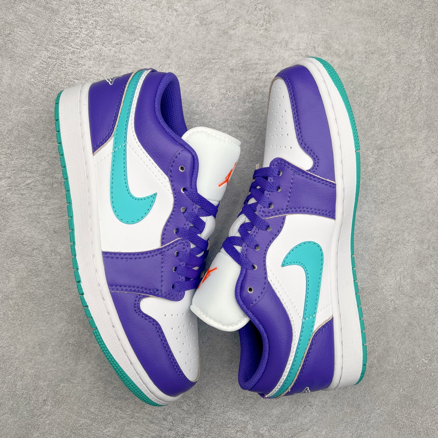 图片[3]-＃K版 Air Jordan AJ1 Low 低帮 白紫 HJ9013-550 全新流水线出品 DT版本唯一平替选择 市场第二梯队最强版 全部原鞋开发 原楦原纸板开发 全鞋电脑针车 原厂内置全掌气垫 原盒内在原标 唯一Zp原版鞋带绑法 免检产品 全新2022版型 全头层皮料 完美零毛边处理 原厂配置全掌气垫 价格定位良心 几十个配色陆续出货 尺码：36 36.5 37.5 38 38.5 39 40 40.5 41 42 42.5 43 44 44.5 45 46 47.5-选品中心