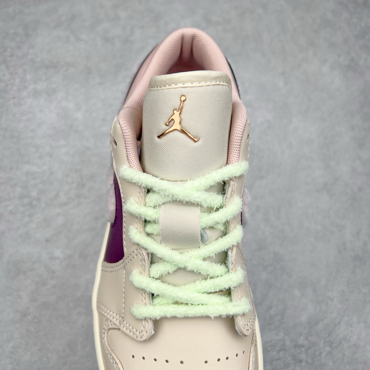 图片[5]-＃K版 Air Jordan AJ1 Low 低帮 粉红 FZ3928-200 全新流水线出品 DT版本唯一平替选择 市场第二梯队最强版 全部原鞋开发 原楦原纸板开发 全鞋电脑针车 原厂内置全掌气垫 原盒内在原标 唯一Zp原版鞋带绑法 免检产品 全新2022版型 全头层皮料 完美零毛边处理 原厂配置全掌气垫 价格定位良心 几十个配色陆续出货 尺码：36 36.5 37.5 38 38.5 39 40 40.5 41 42 42.5 43 44 44.5 45 46 47.5-选品中心