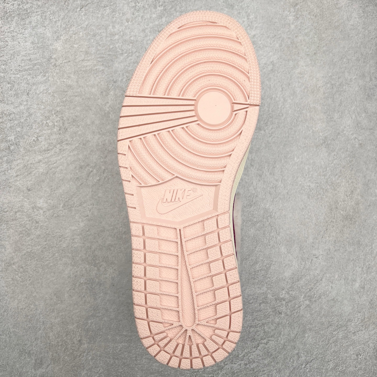 图片[9]-＃K版 Air Jordan AJ1 Low 低帮 粉红 FZ3928-200 全新流水线出品 DT版本唯一平替选择 市场第二梯队最强版 全部原鞋开发 原楦原纸板开发 全鞋电脑针车 原厂内置全掌气垫 原盒内在原标 唯一Zp原版鞋带绑法 免检产品 全新2022版型 全头层皮料 完美零毛边处理 原厂配置全掌气垫 价格定位良心 几十个配色陆续出货 尺码：36 36.5 37.5 38 38.5 39 40 40.5 41 42 42.5 43 44 44.5 45 46 47.5-选品中心