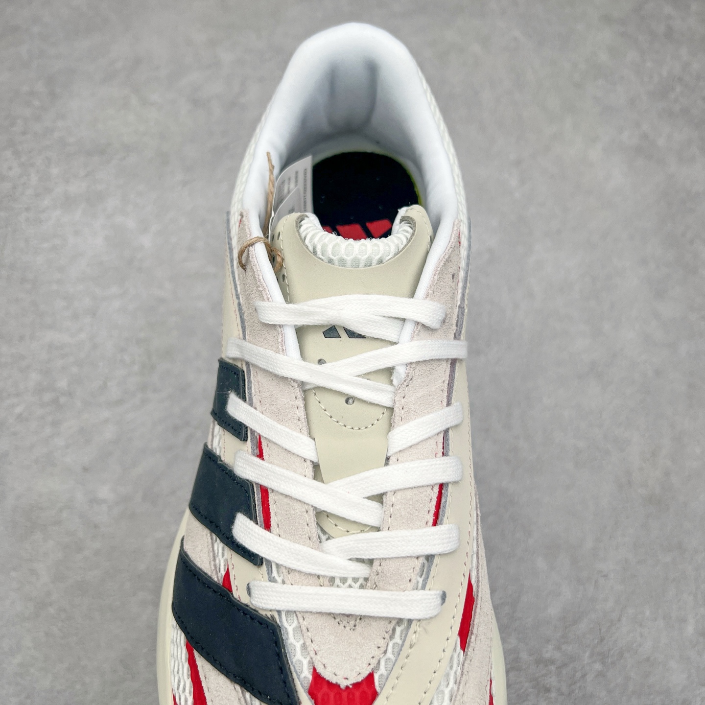 图片[5]-AD LIGHTBLAZE 流光舒适防滑耐磨低帮跑步鞋 JQ9967 前卫的专业跑鞋风格造型，LIGHTBLAZE延续了竞速美学的流线轮廓，保留住了与 AdizeroAdios Pro Evo 1相类似厚底理念和「宽三道杠」的视觉元素。尺码：36 36.5 37.5 38 38.5 39 40 40.5 41 42 42.5 43 44 44.5 45-选品中心