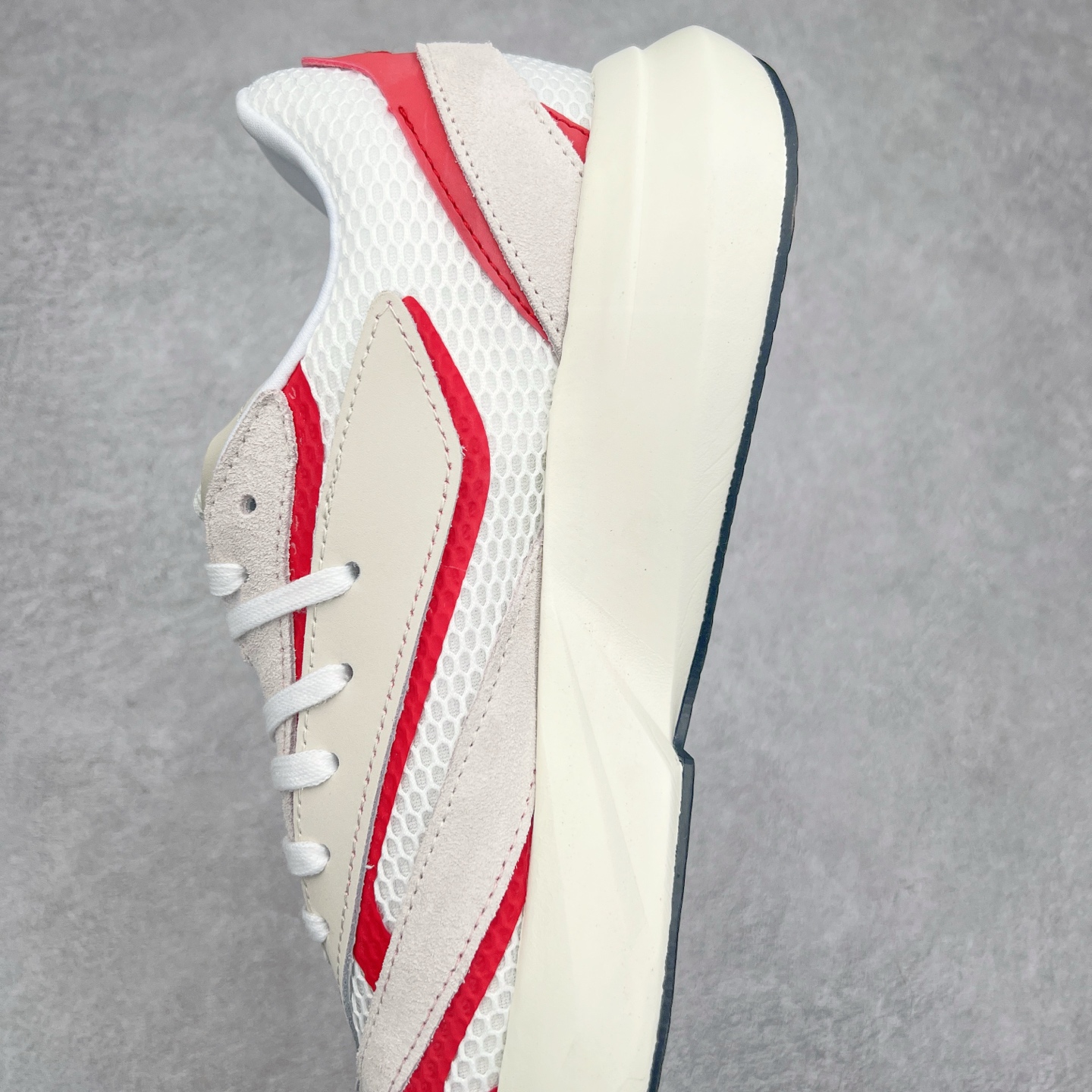 图片[7]-AD LIGHTBLAZE 流光舒适防滑耐磨低帮跑步鞋 JQ9967 前卫的专业跑鞋风格造型，LIGHTBLAZE延续了竞速美学的流线轮廓，保留住了与 AdizeroAdios Pro Evo 1相类似厚底理念和「宽三道杠」的视觉元素。尺码：36 36.5 37.5 38 38.5 39 40 40.5 41 42 42.5 43 44 44.5 45-选品中心